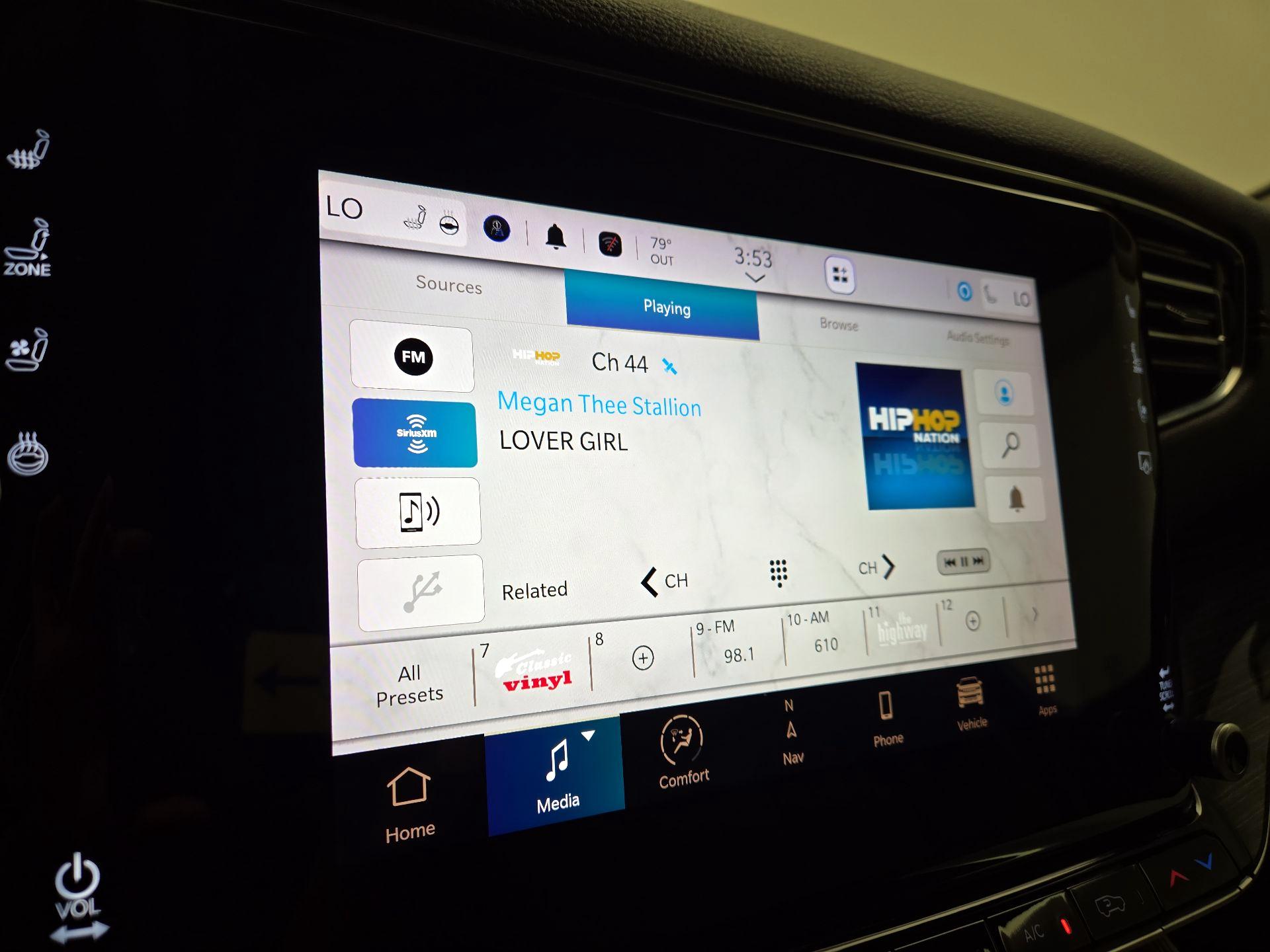 Thumbnail: 2022 Jeep Wagoneer - 16