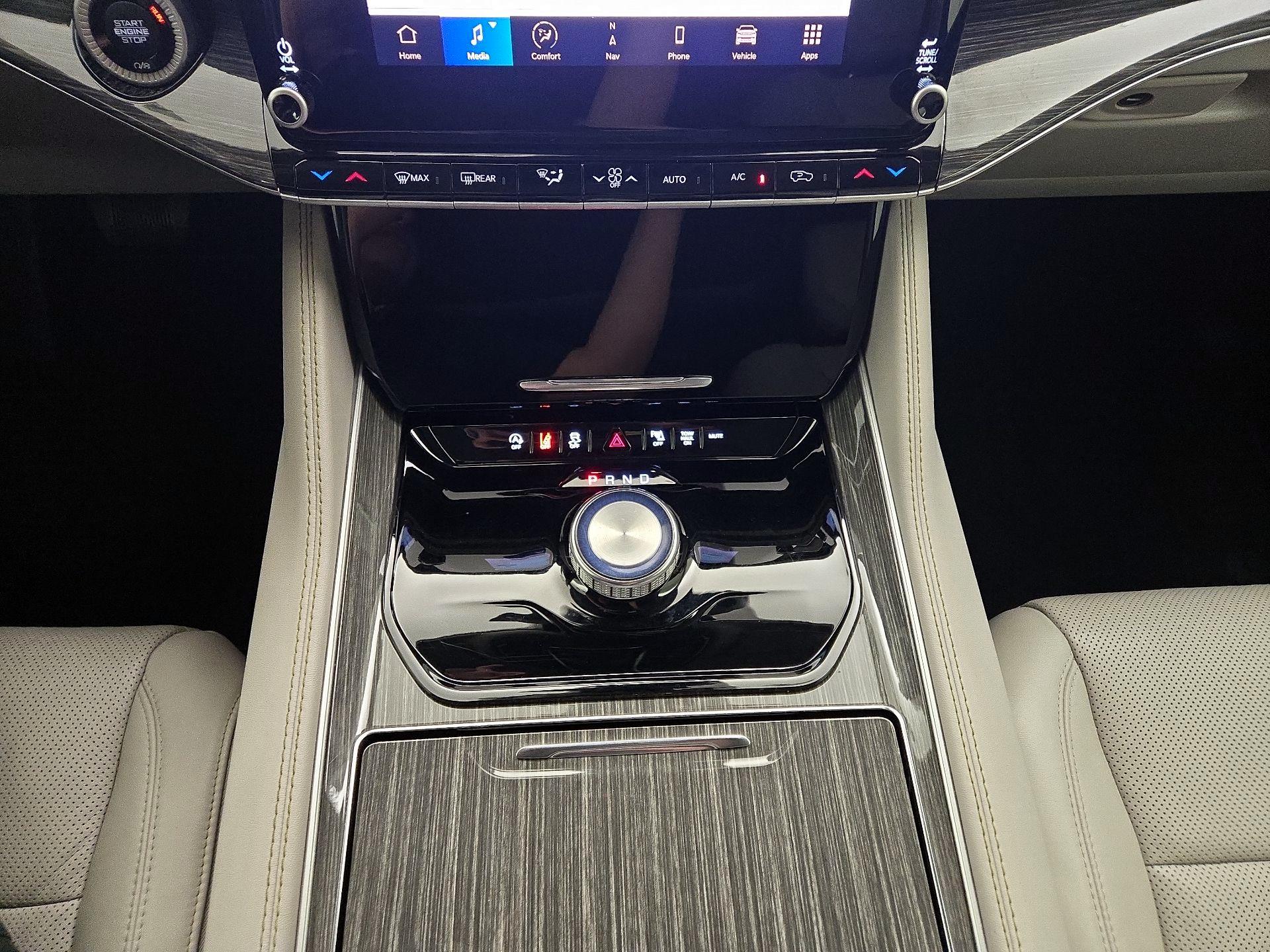 Thumbnail: 2022 Jeep Wagoneer - 18