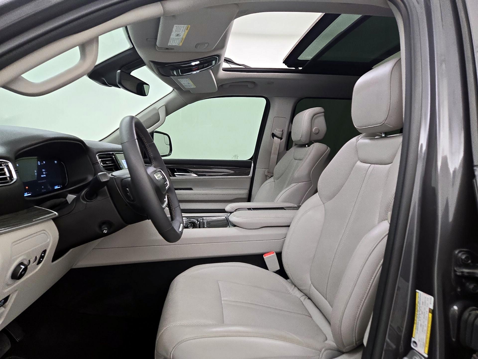 Thumbnail: 2022 Jeep Wagoneer - 20