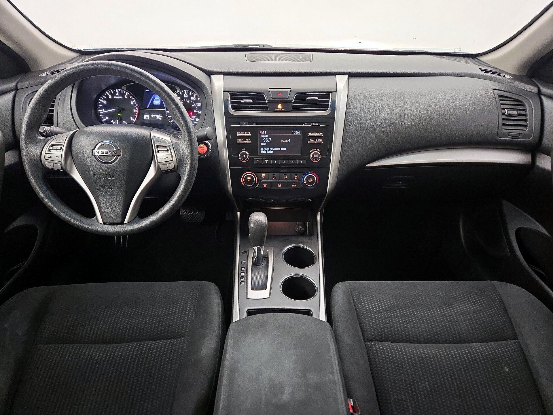 Thumbnail: 2015 Nissan Altima - 9