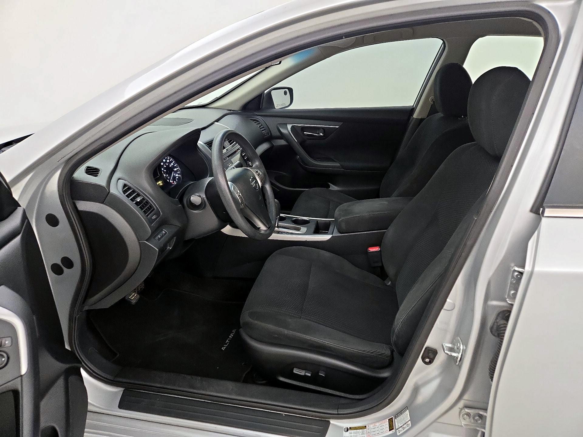 Thumbnail: 2015 Nissan Altima - 11