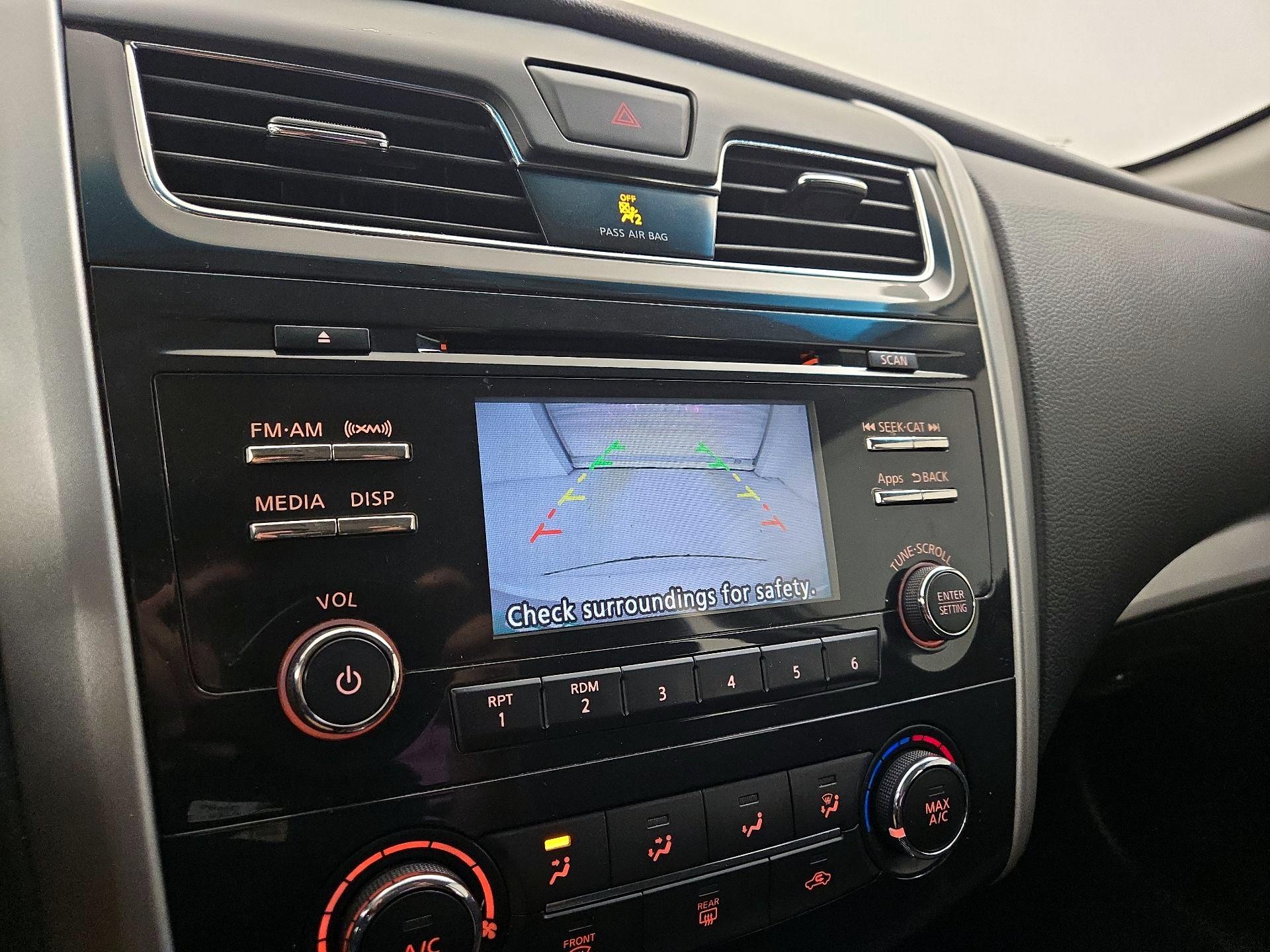 Thumbnail: 2015 Nissan Altima - 14