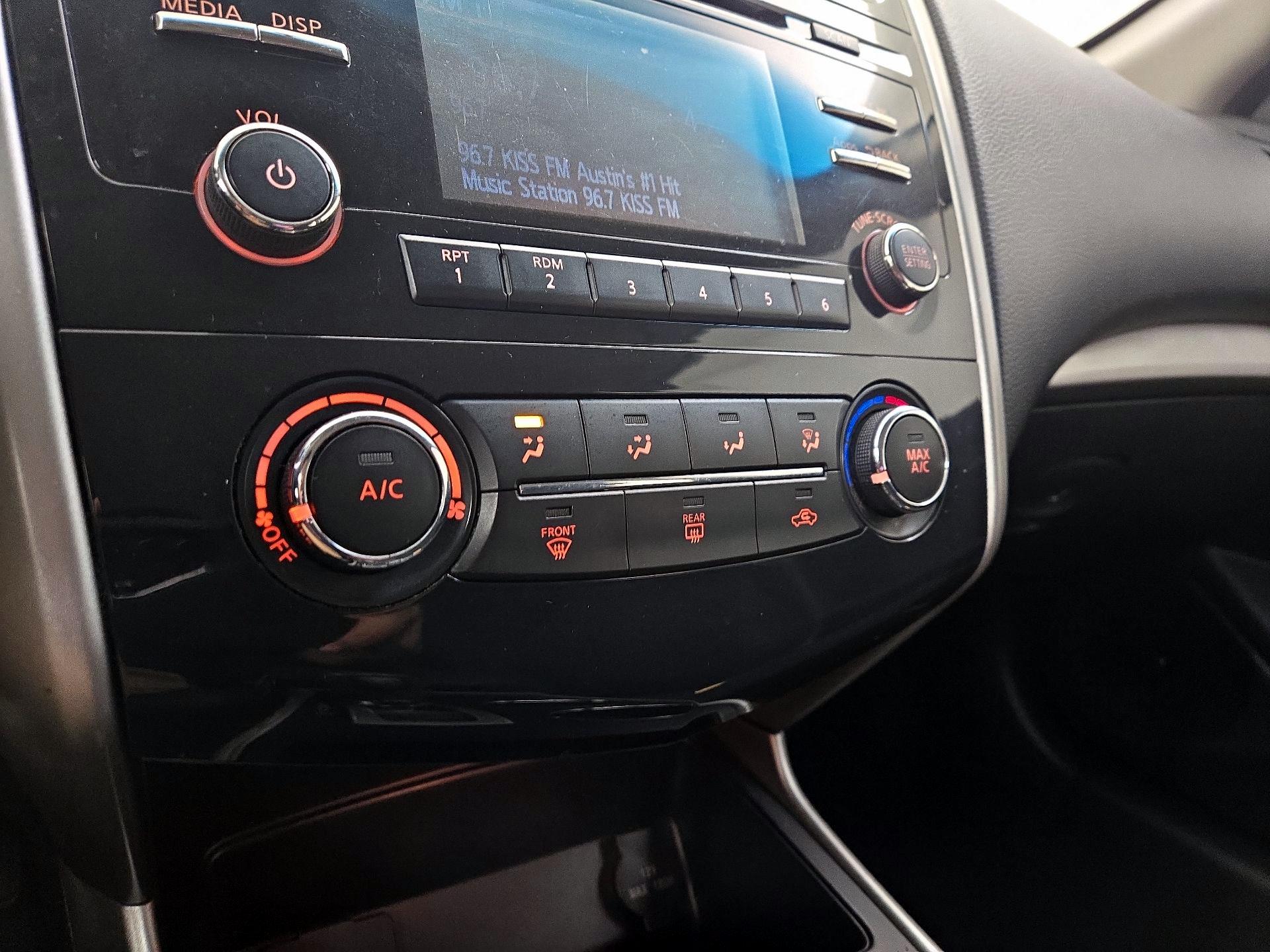 Thumbnail: 2015 Nissan Altima - 16