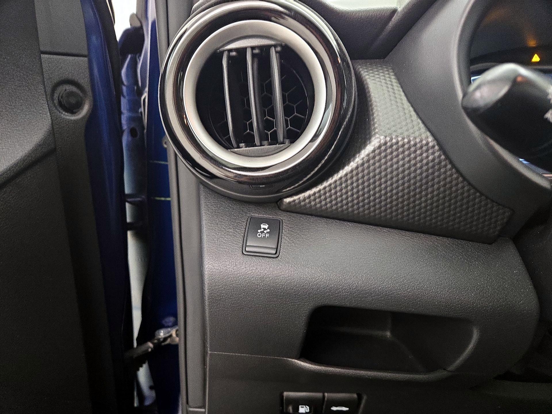 Thumbnail: 2018 Nissan Kicks - 13