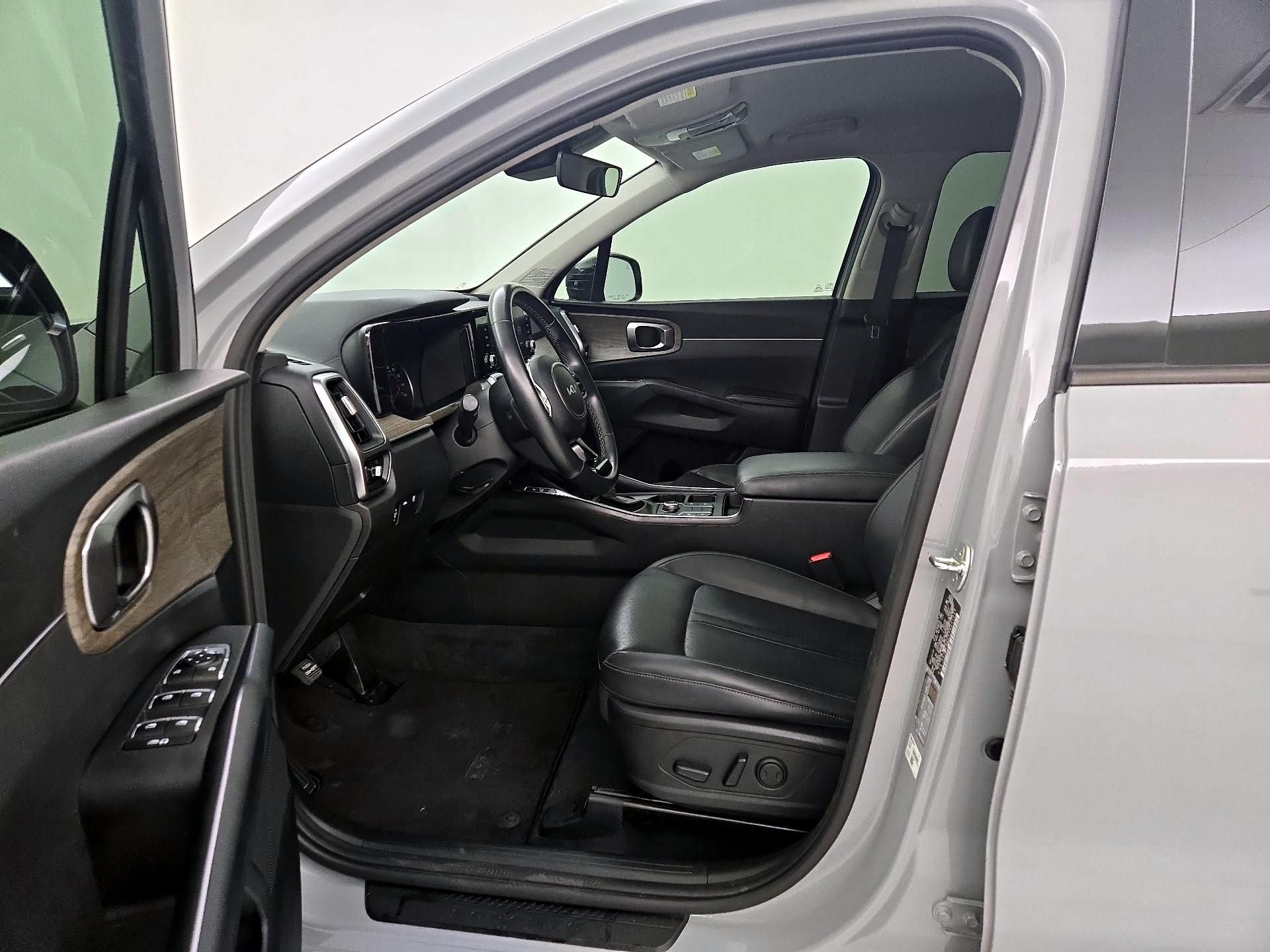 Thumbnail: 2023 Kia Sorento - 11