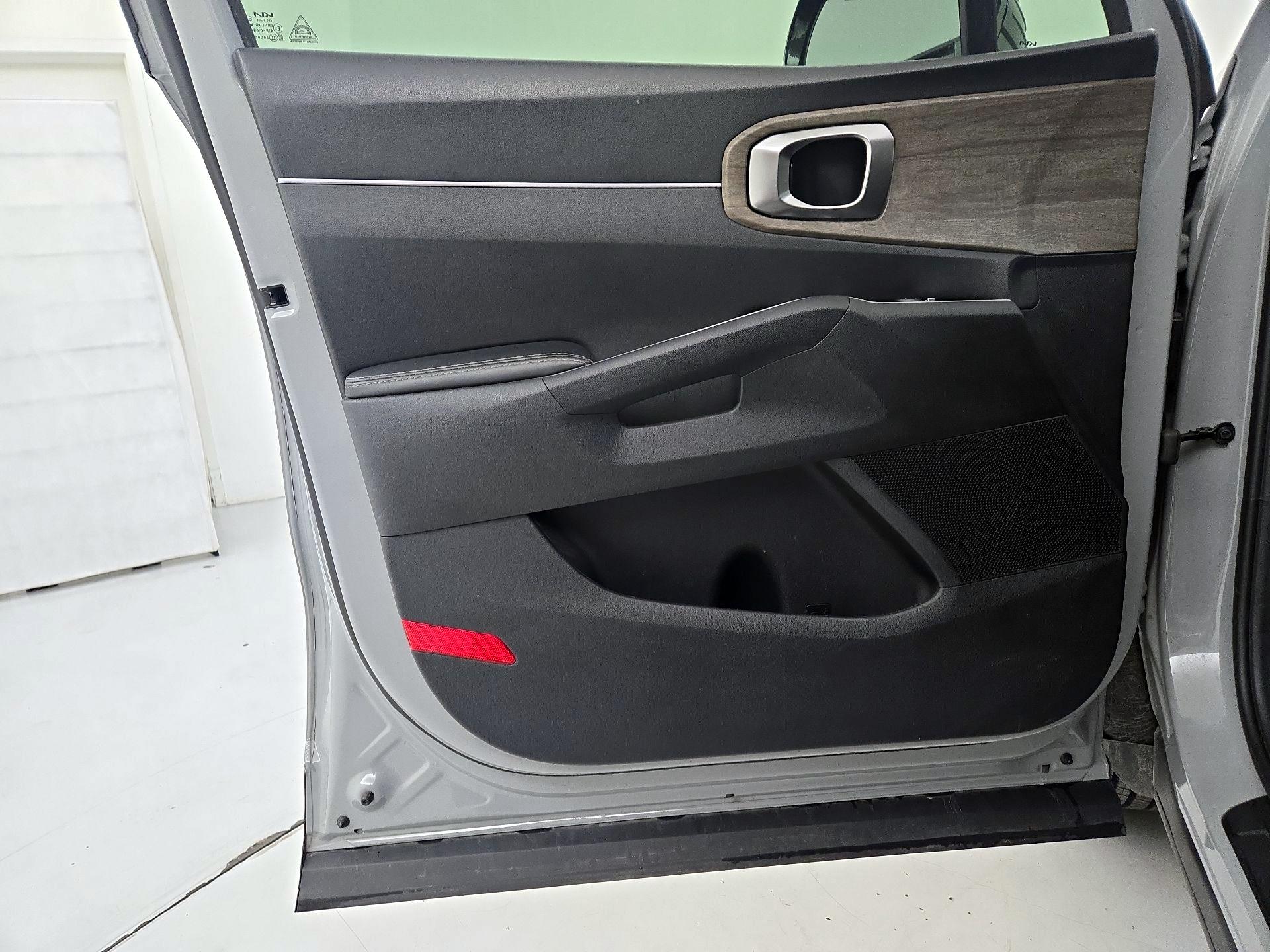 Thumbnail: 2023 Kia Sorento - 12