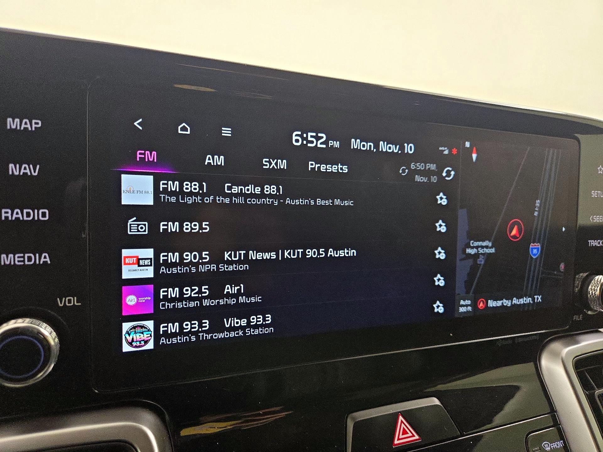 Thumbnail: 2023 Kia Sorento - 16