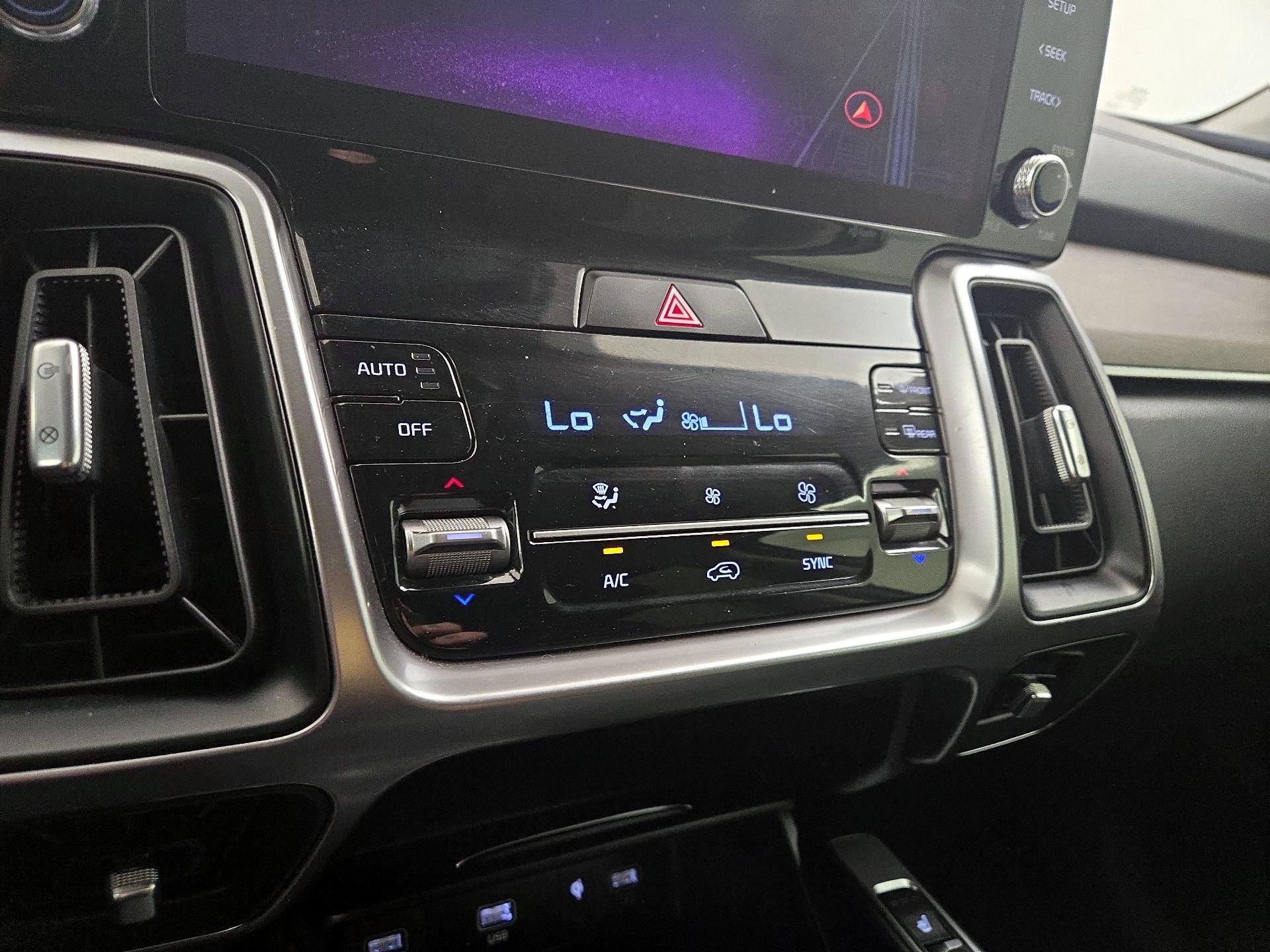 Thumbnail: 2023 Kia Sorento - 17