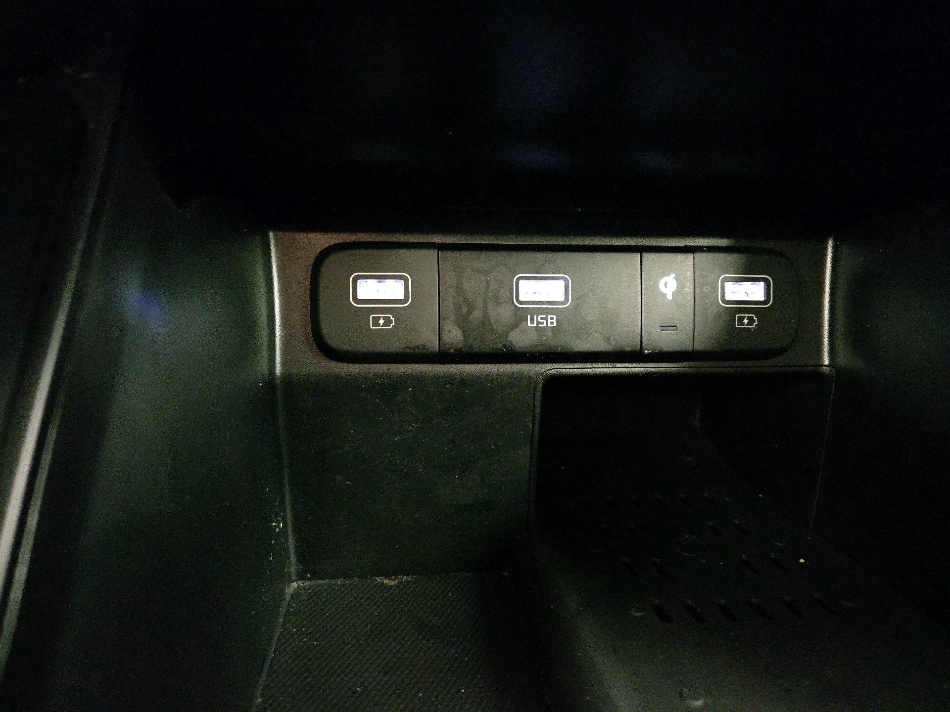 Thumbnail: 2023 Kia Sorento - 19