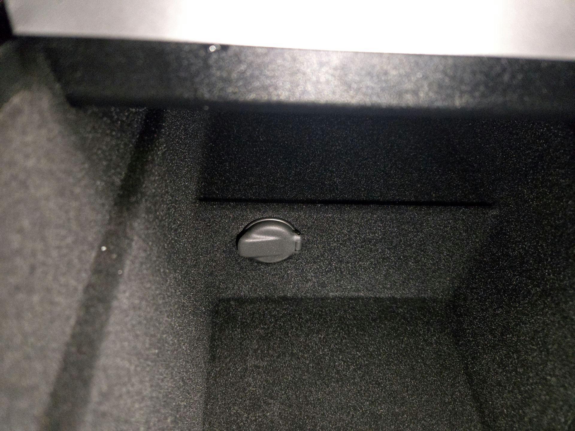 Thumbnail: 2025 Tesla Model 3 - 18