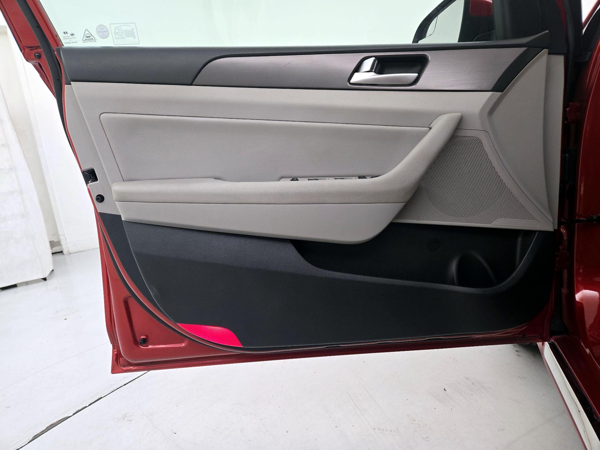 Thumbnail: 2017 Hyundai Sonata - 12