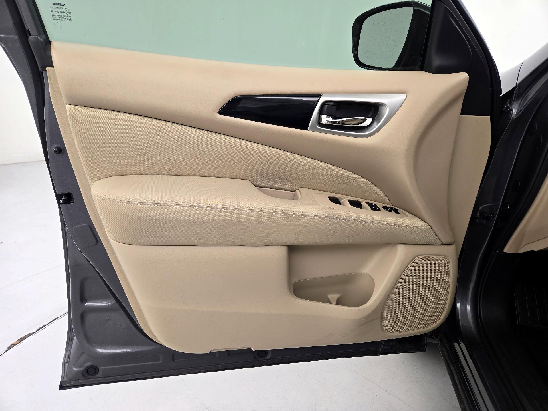 Thumbnail: 2017 Nissan Pathfinder - 12