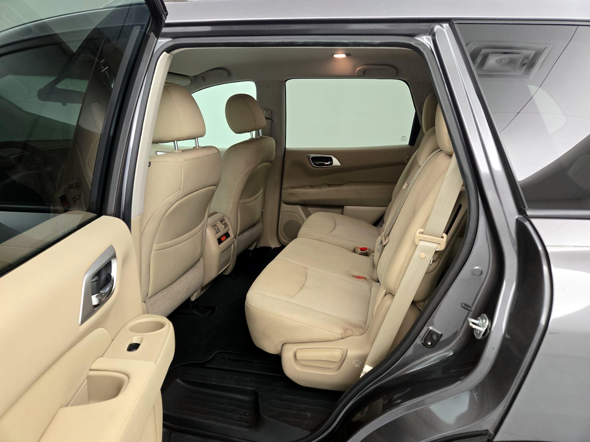 Thumbnail: 2017 Nissan Pathfinder - 19