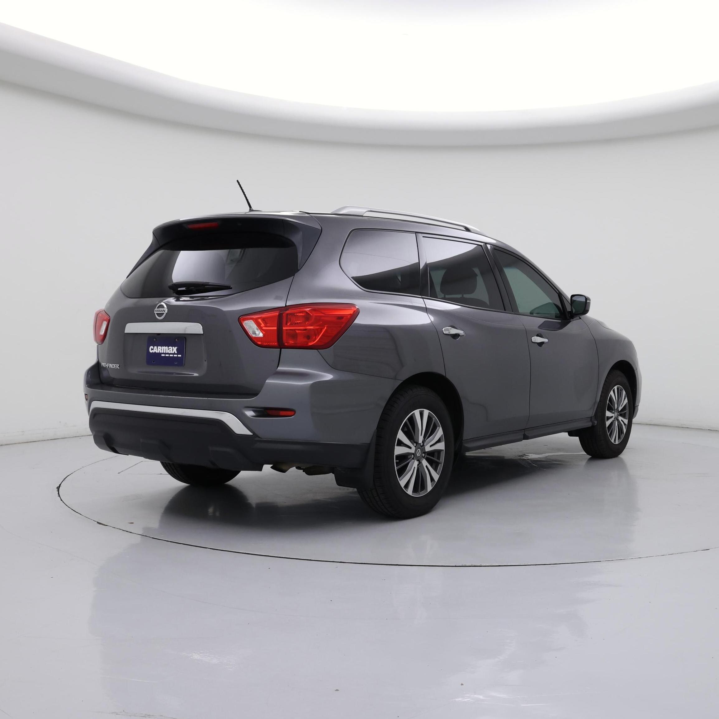 Thumbnail: 2017 Nissan Pathfinder - 8