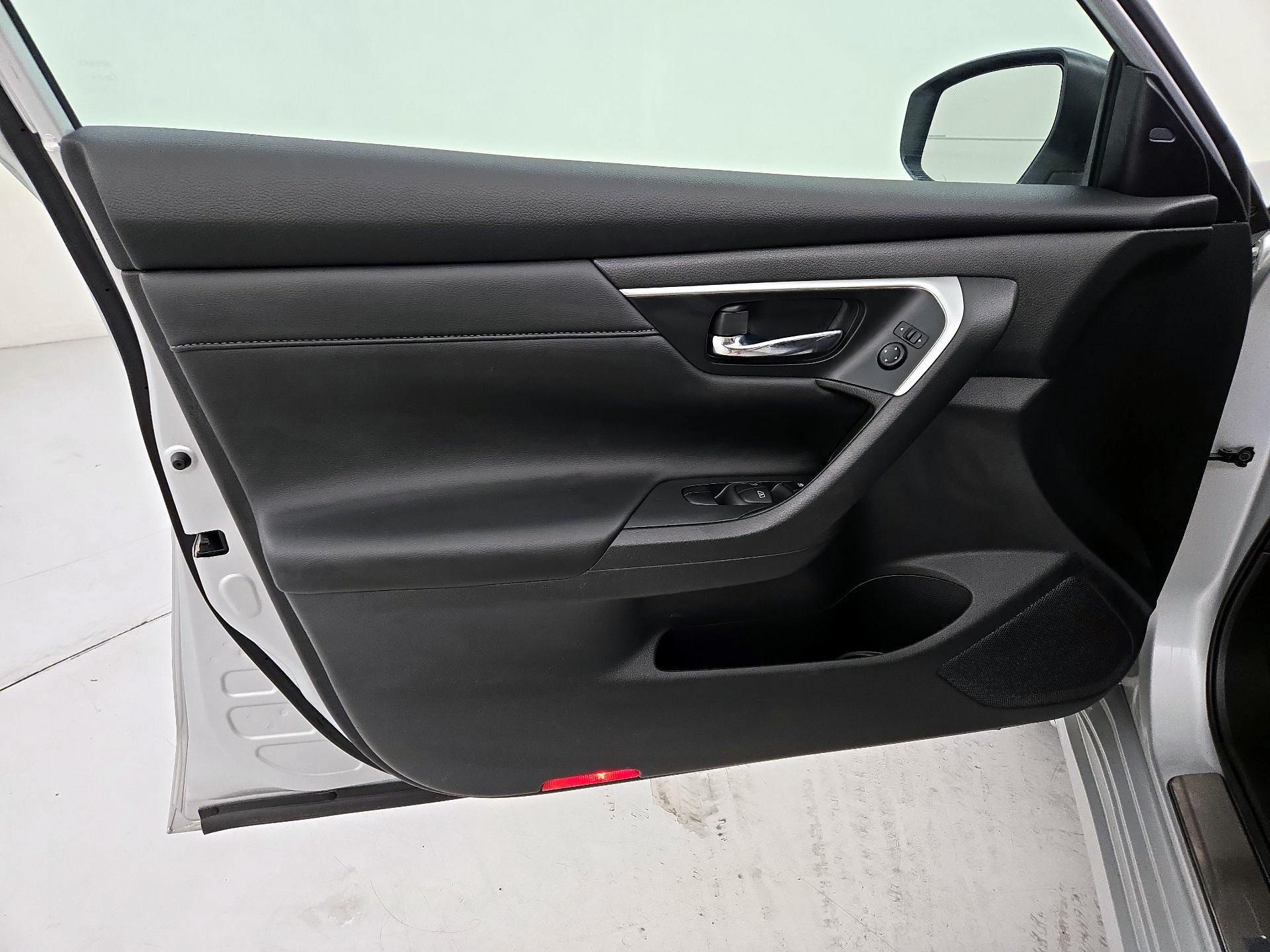 Thumbnail: 2018 Nissan Altima - 12