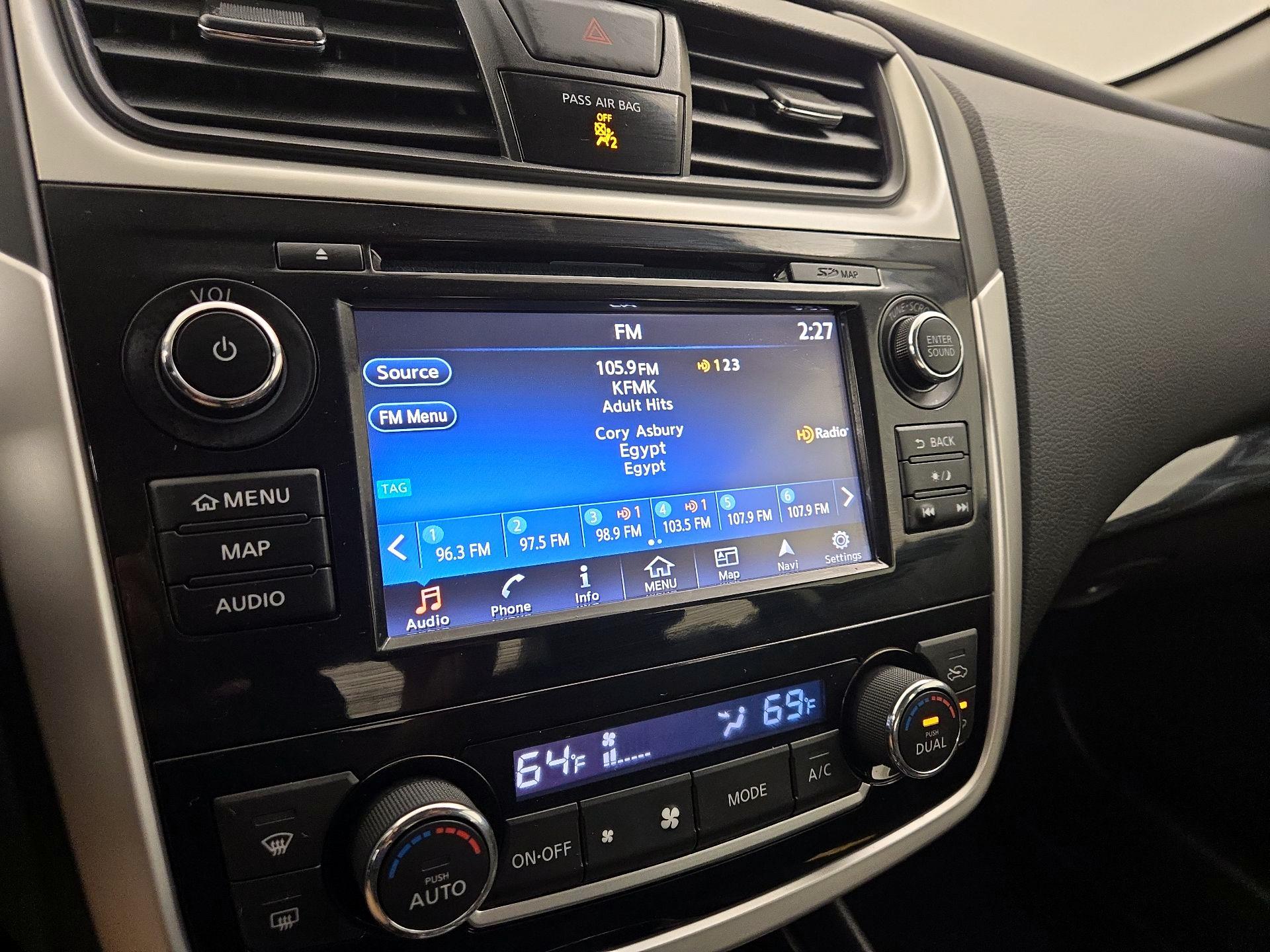 Thumbnail: 2018 Nissan Altima - 16