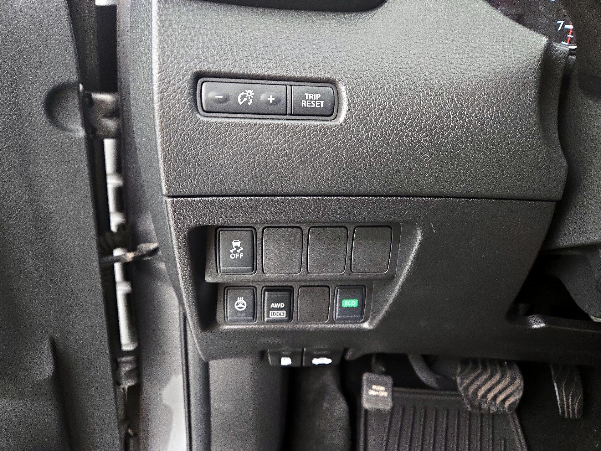 Thumbnail: 2018 Nissan Rogue Sport - 13