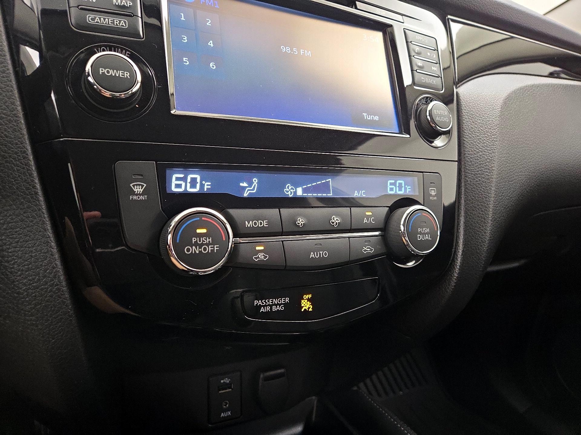 Thumbnail: 2018 Nissan Rogue Sport - 17