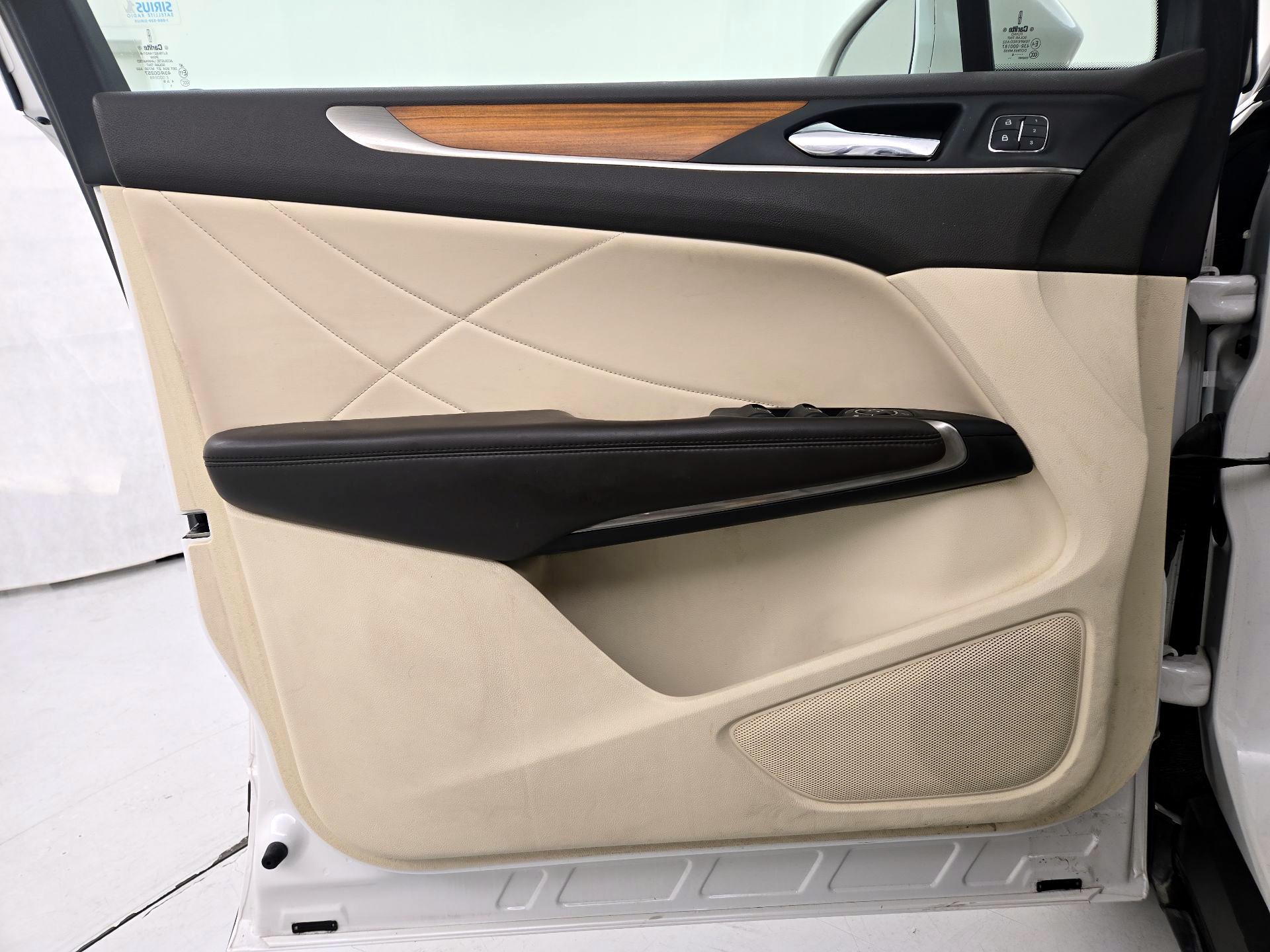 Thumbnail: 2015 Lincoln MKC - 12