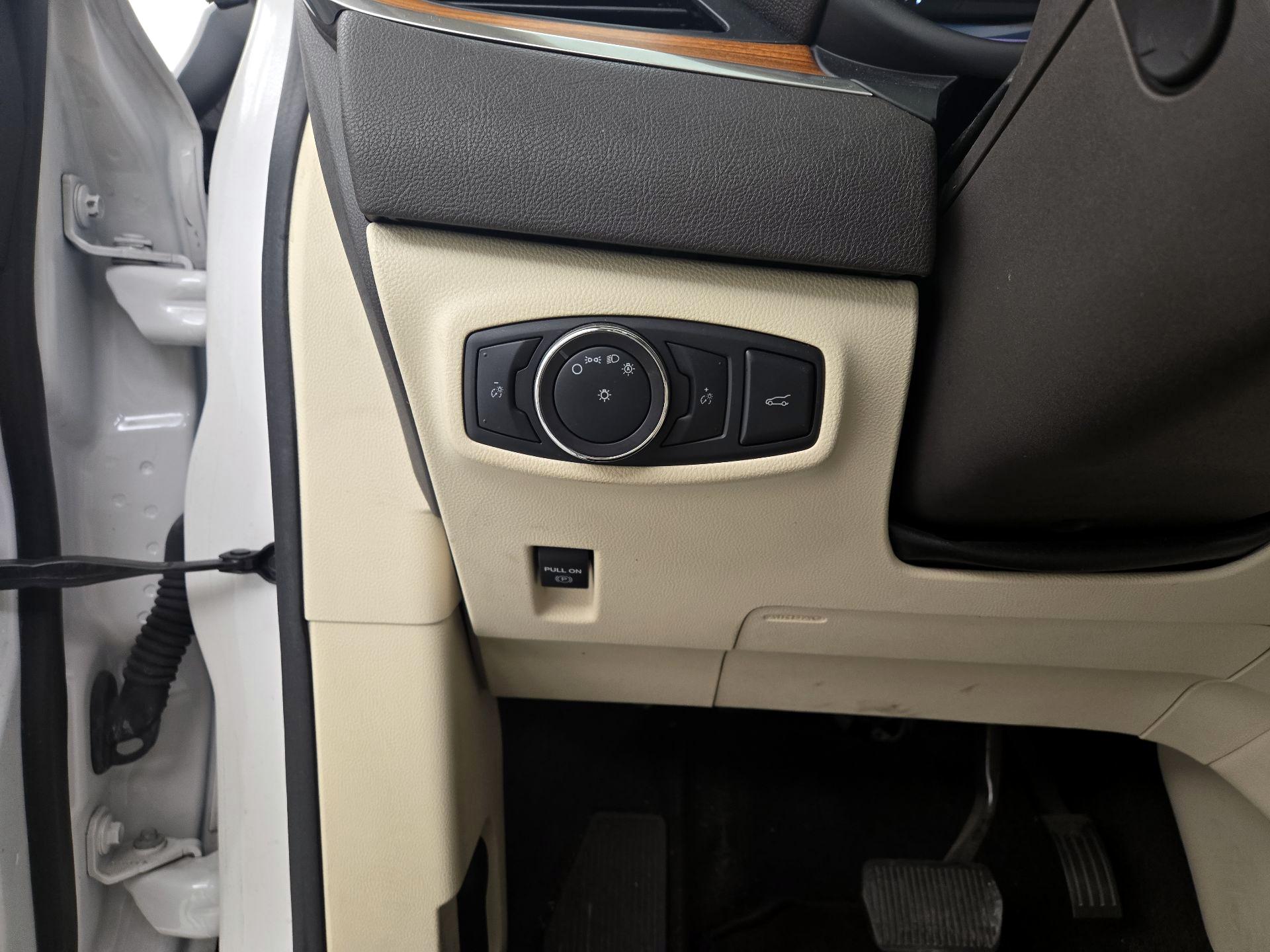 Thumbnail: 2015 Lincoln MKC - 13