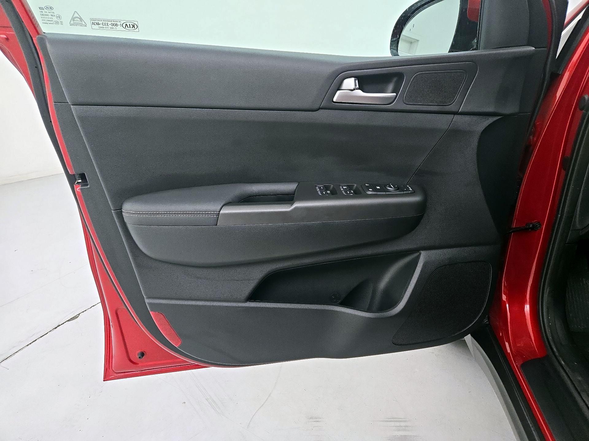 Thumbnail: 2020 Kia Sportage - 12