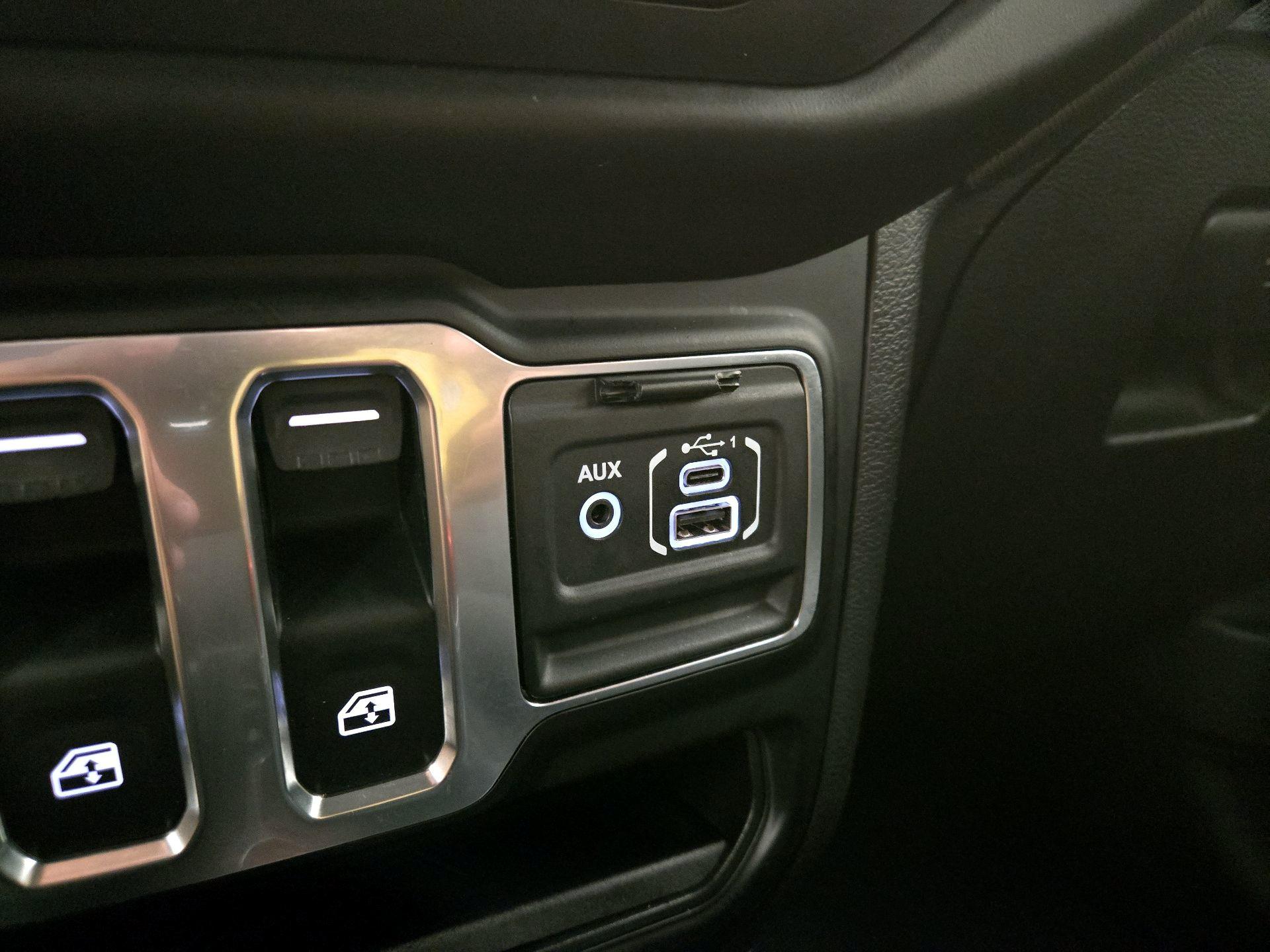 Thumbnail: 2021 Jeep Wrangler - 18