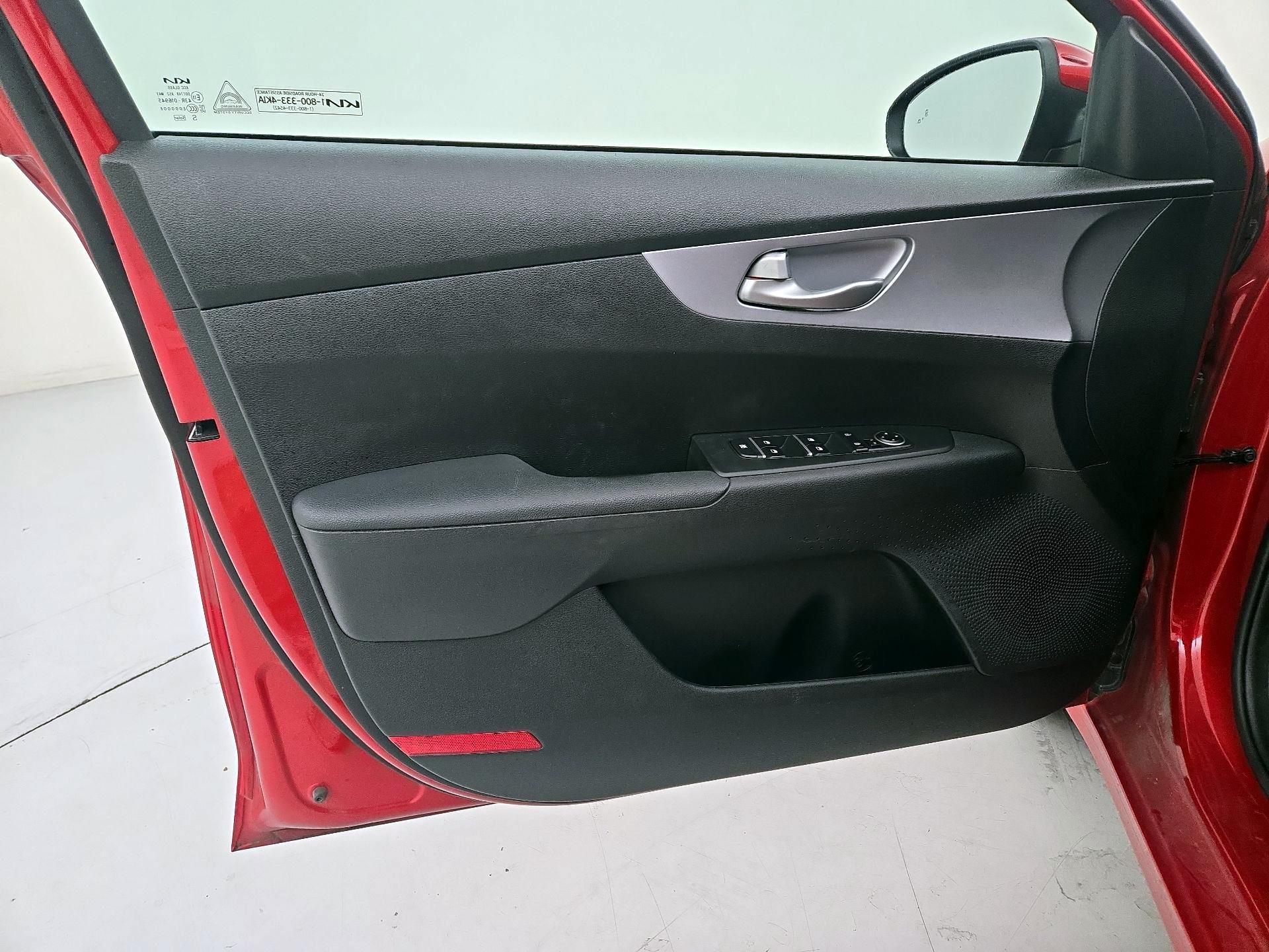 Thumbnail: 2022 Kia Forte - 12