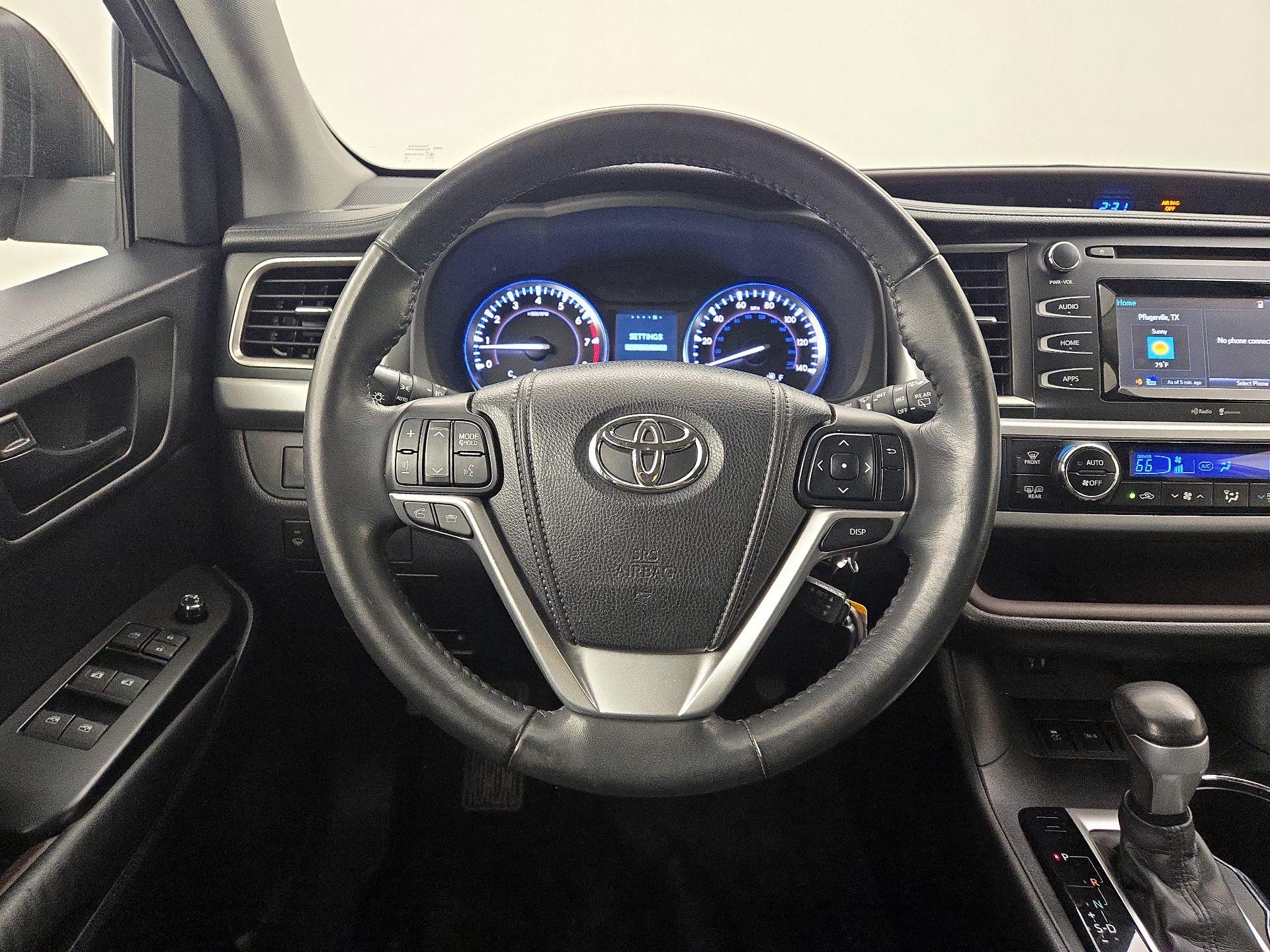 Thumbnail: 2015 Toyota Highlander - 10