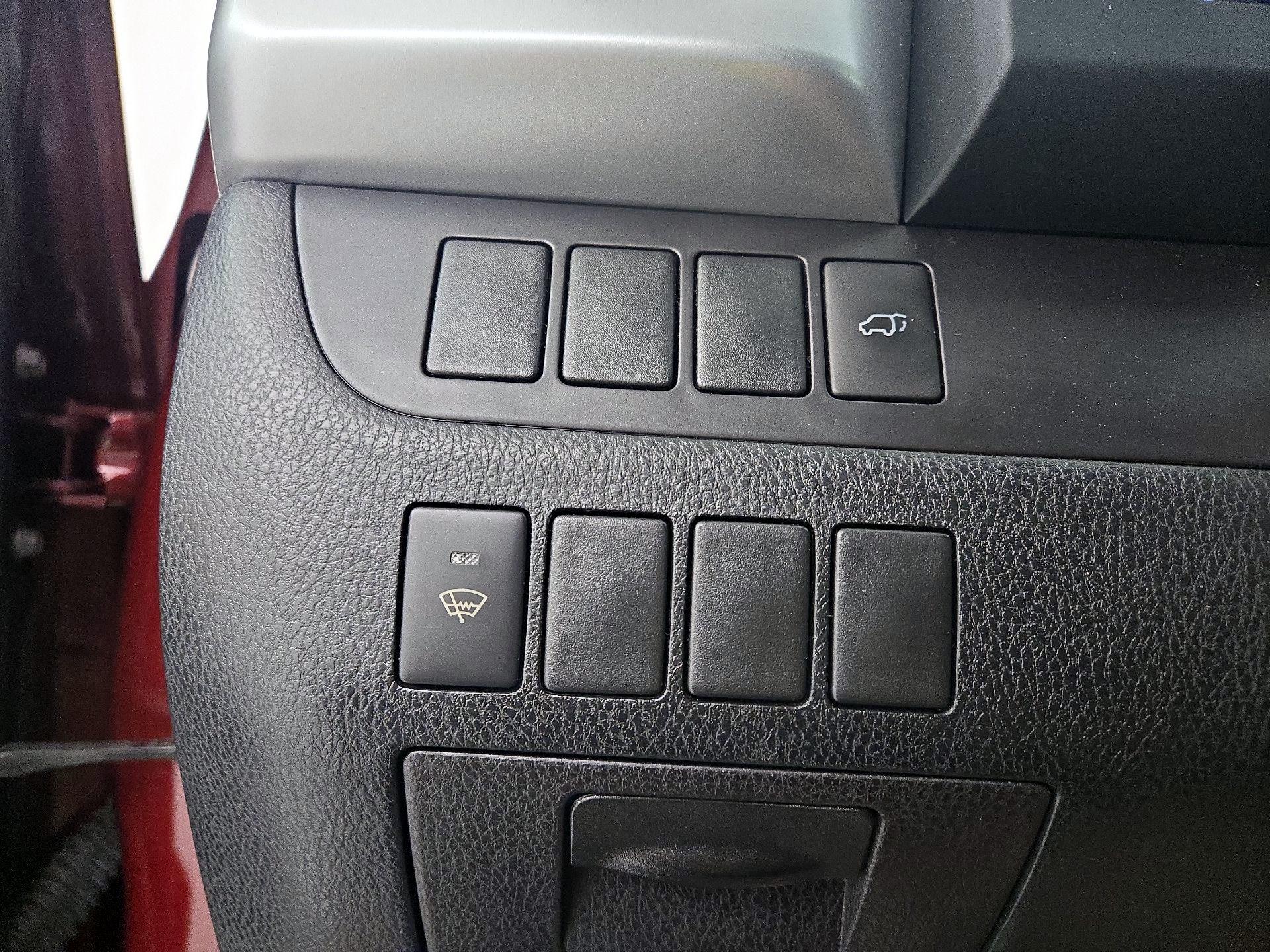 Thumbnail: 2015 Toyota Highlander - 13