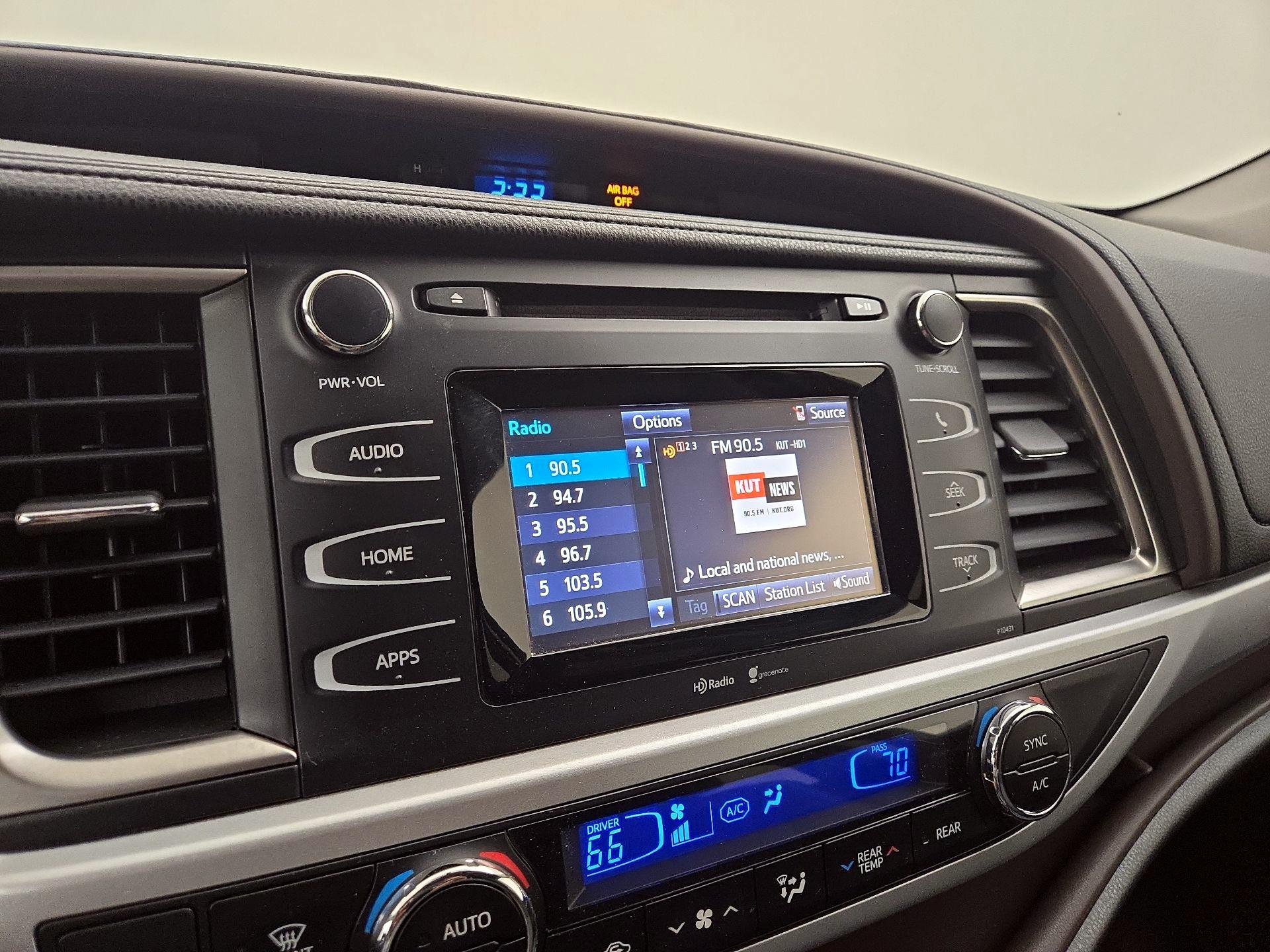 Thumbnail: 2015 Toyota Highlander - 15