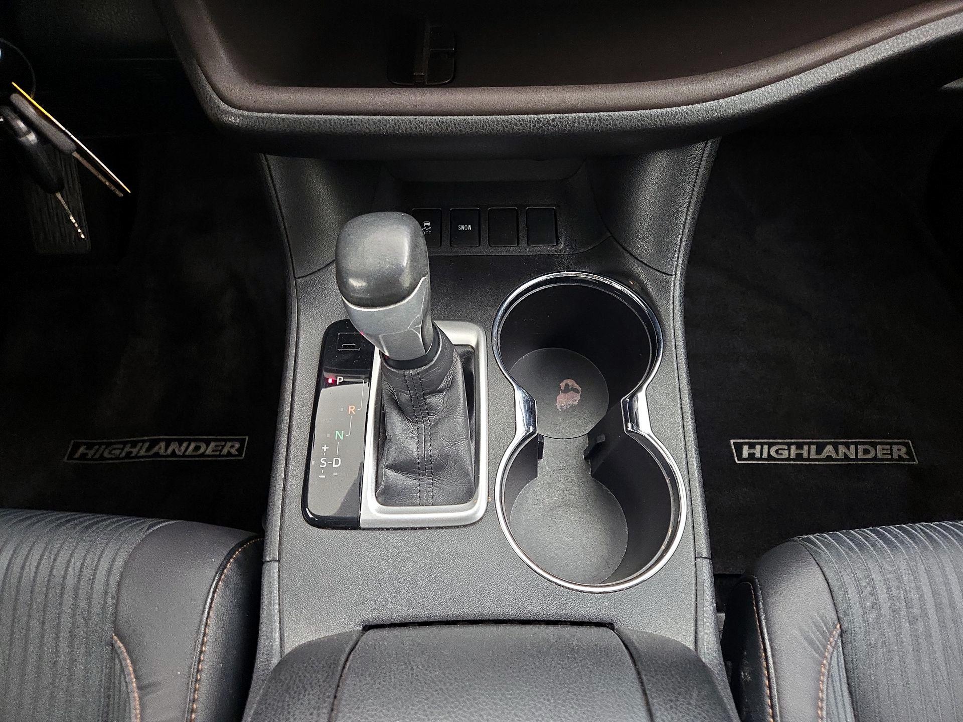 Thumbnail: 2015 Toyota Highlander - 17