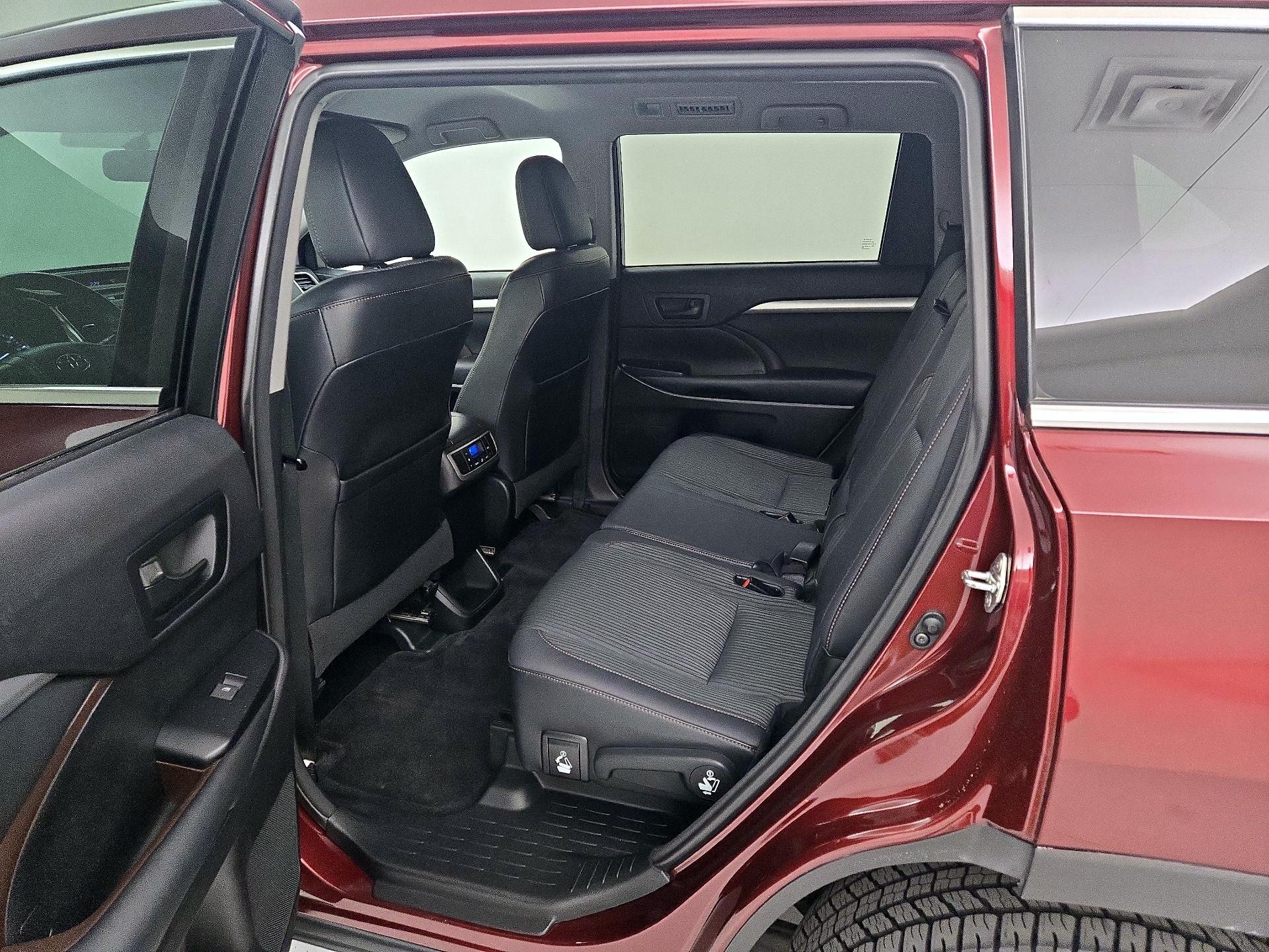 Thumbnail: 2015 Toyota Highlander - 19