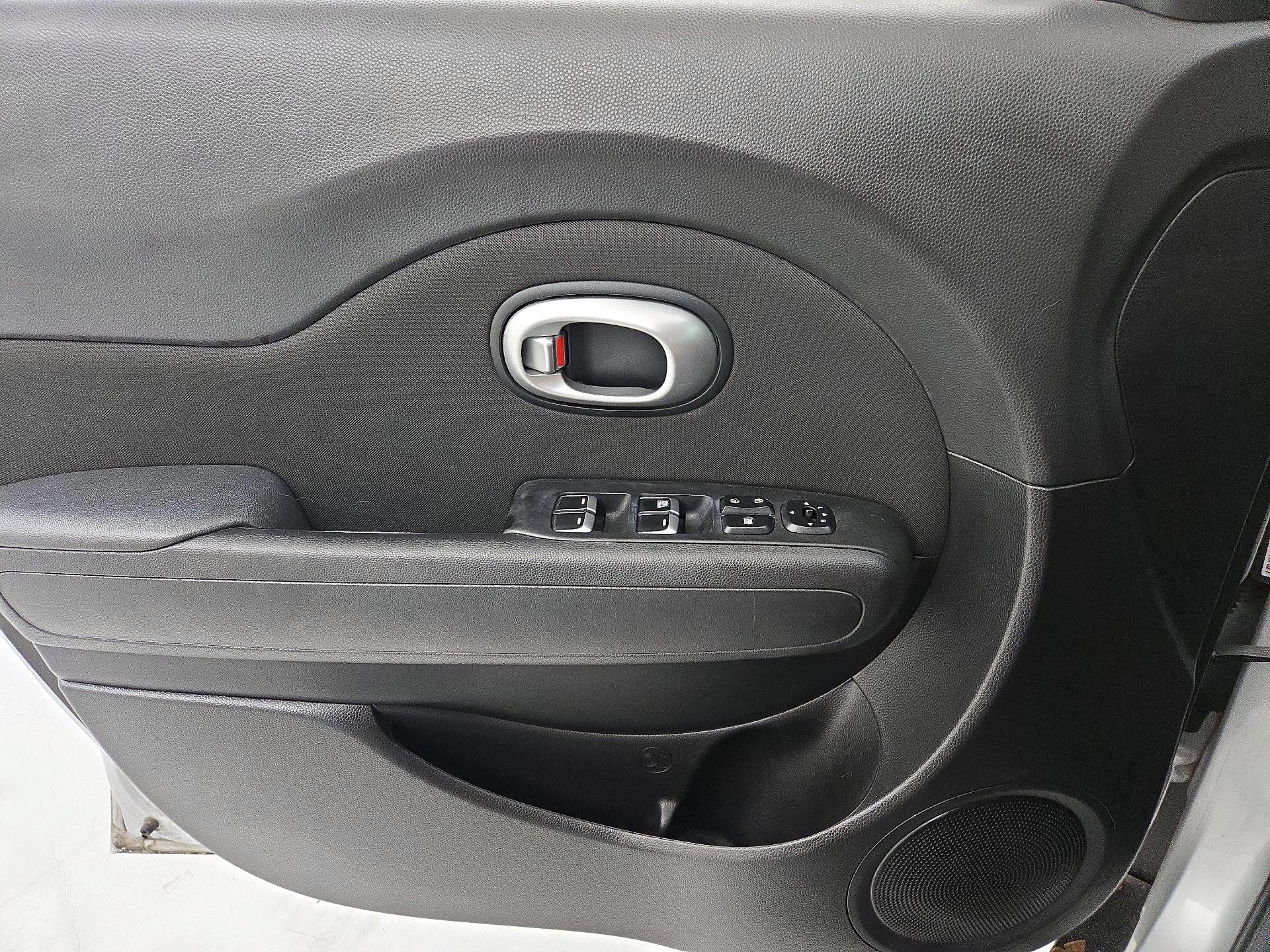 Thumbnail: 2018 Kia Soul - 12