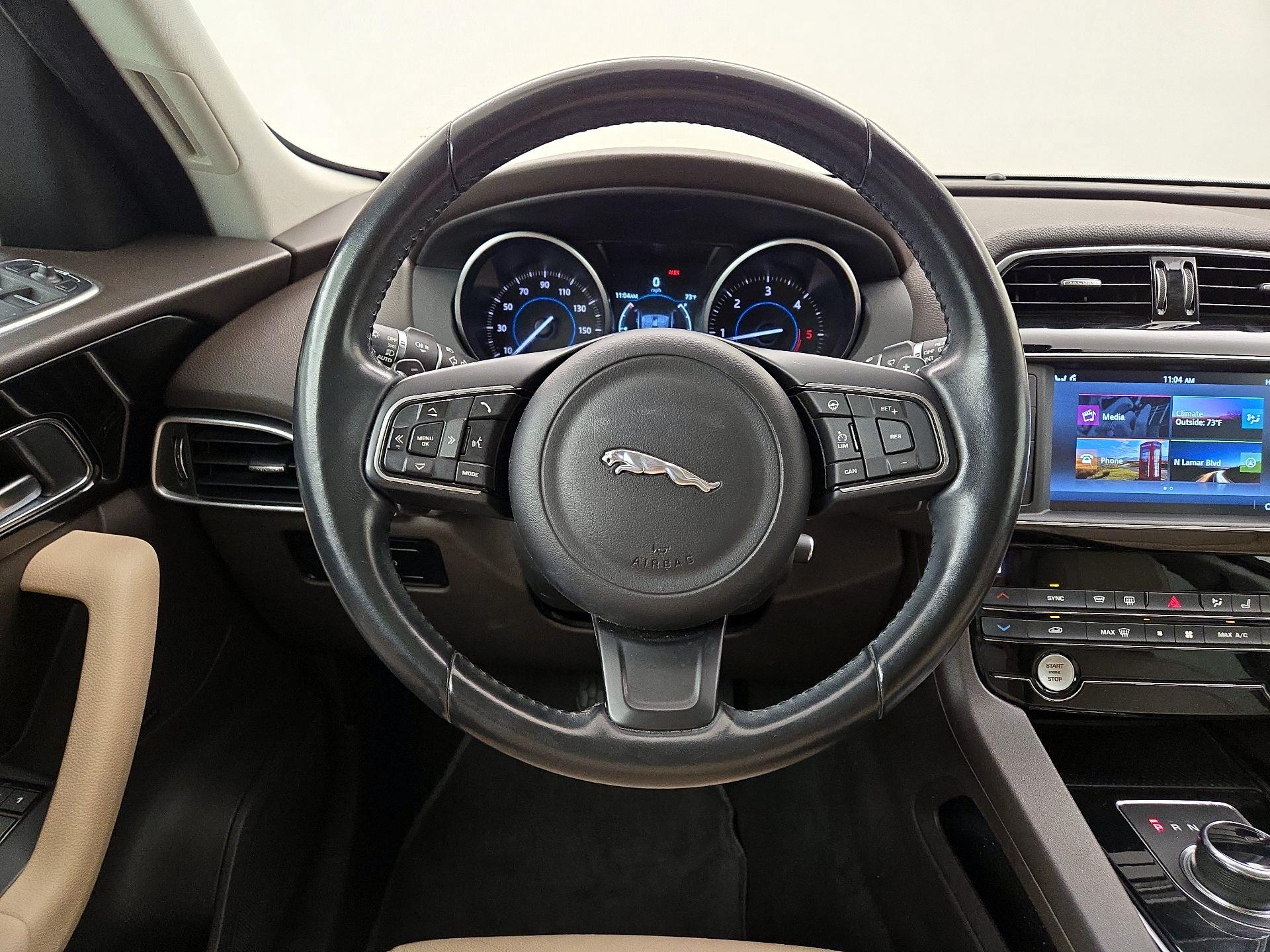 Thumbnail: 2017 Jaguar F-Pace - 10