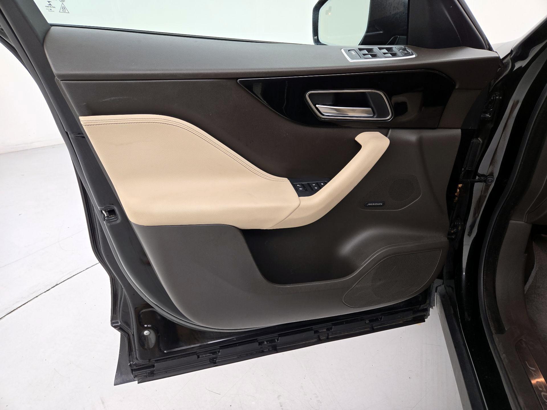 Thumbnail: 2017 Jaguar F-Pace - 12