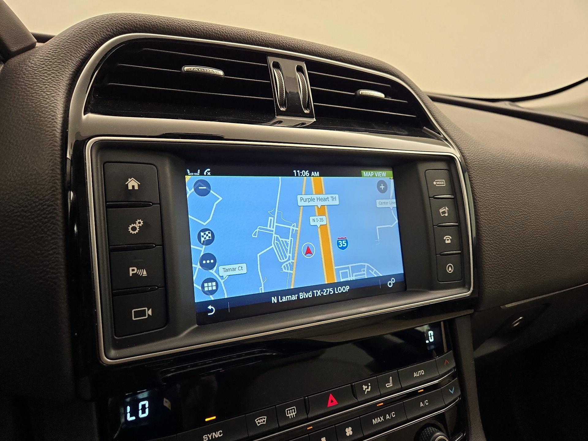 Thumbnail: 2017 Jaguar F-Pace - 14