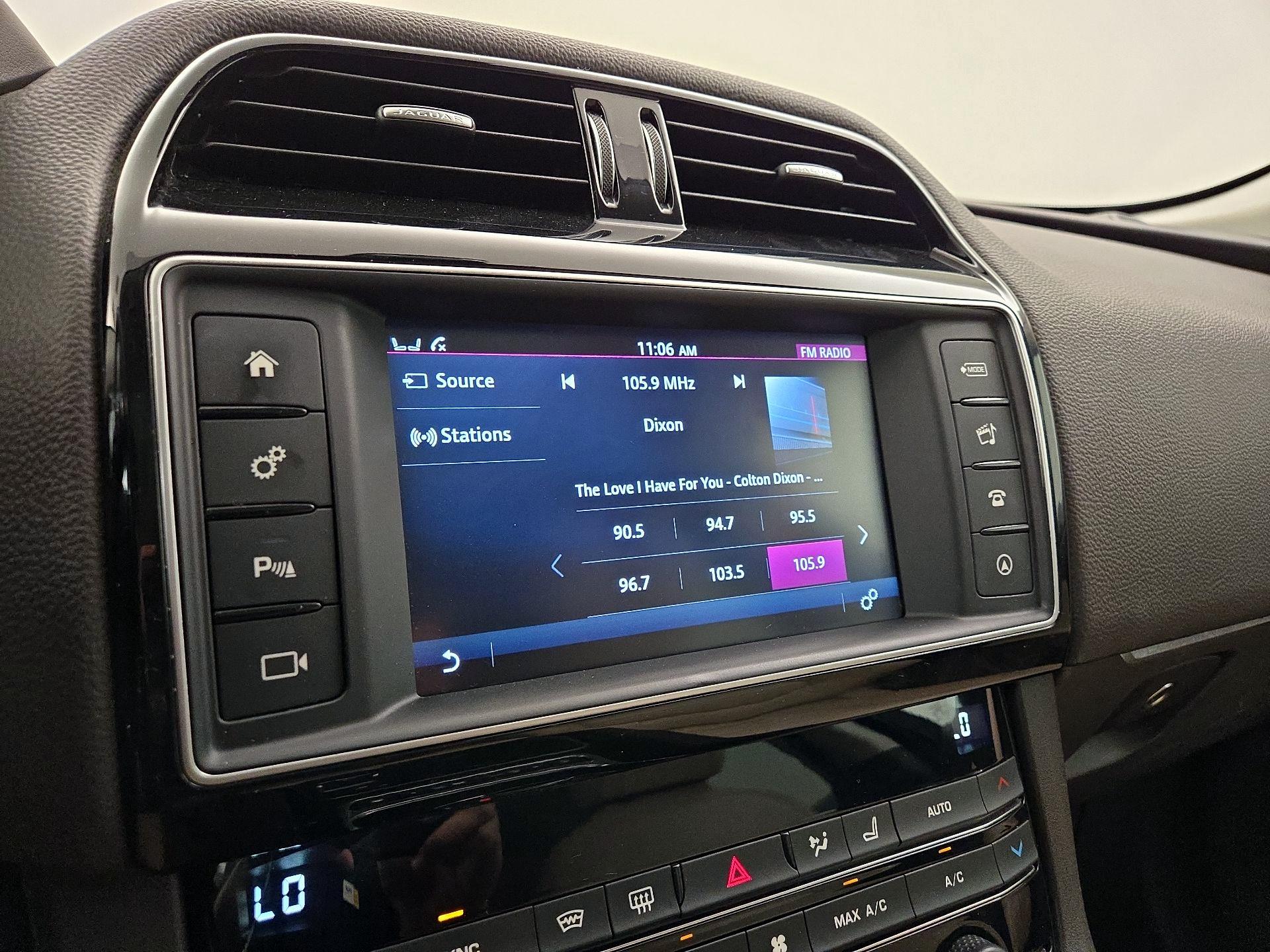 Thumbnail: 2017 Jaguar F-Pace - 16