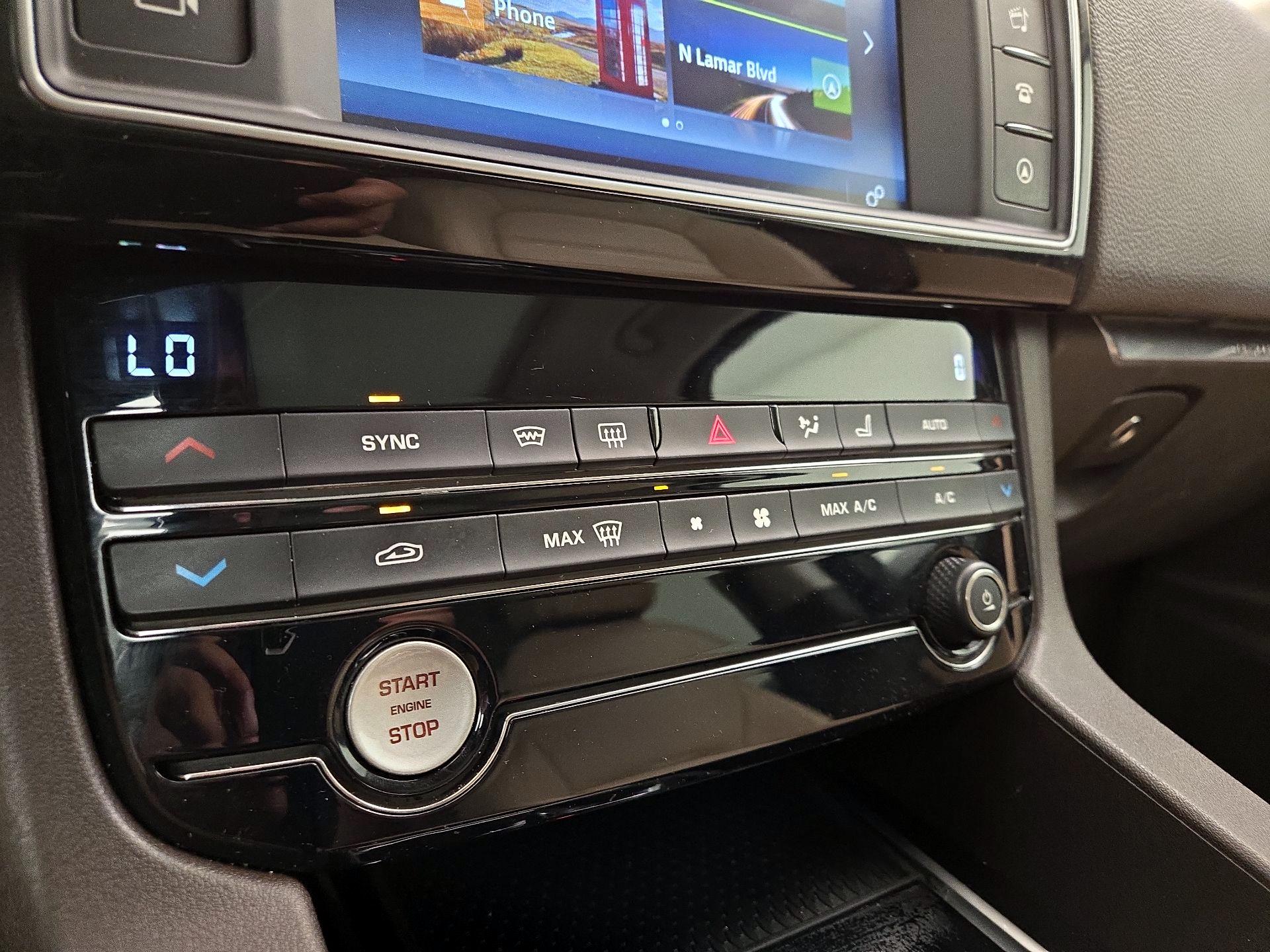 Thumbnail: 2017 Jaguar F-Pace - 17