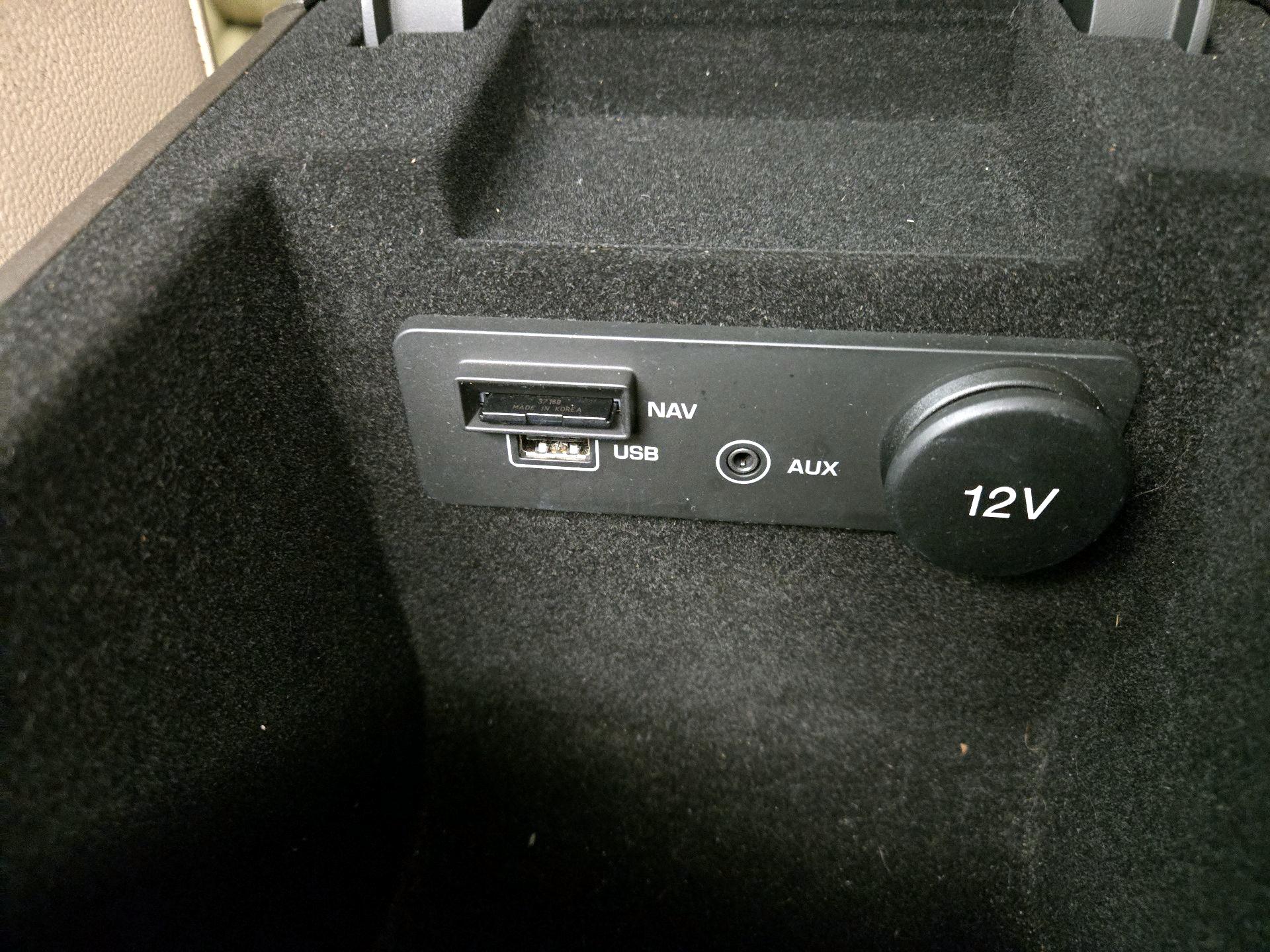 Thumbnail: 2017 Jaguar F-Pace - 19