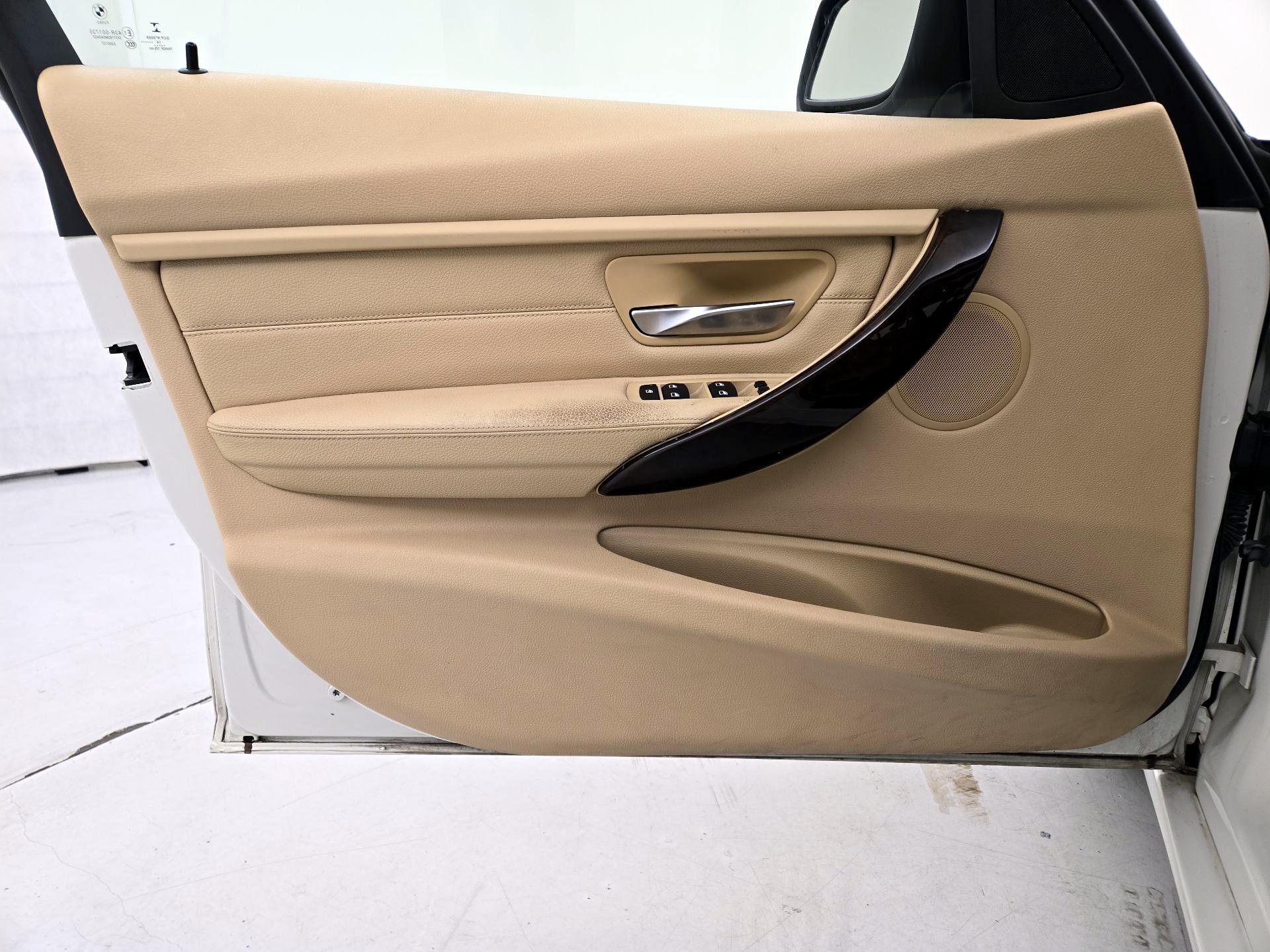 Thumbnail: 2015 BMW 3 Series - 12