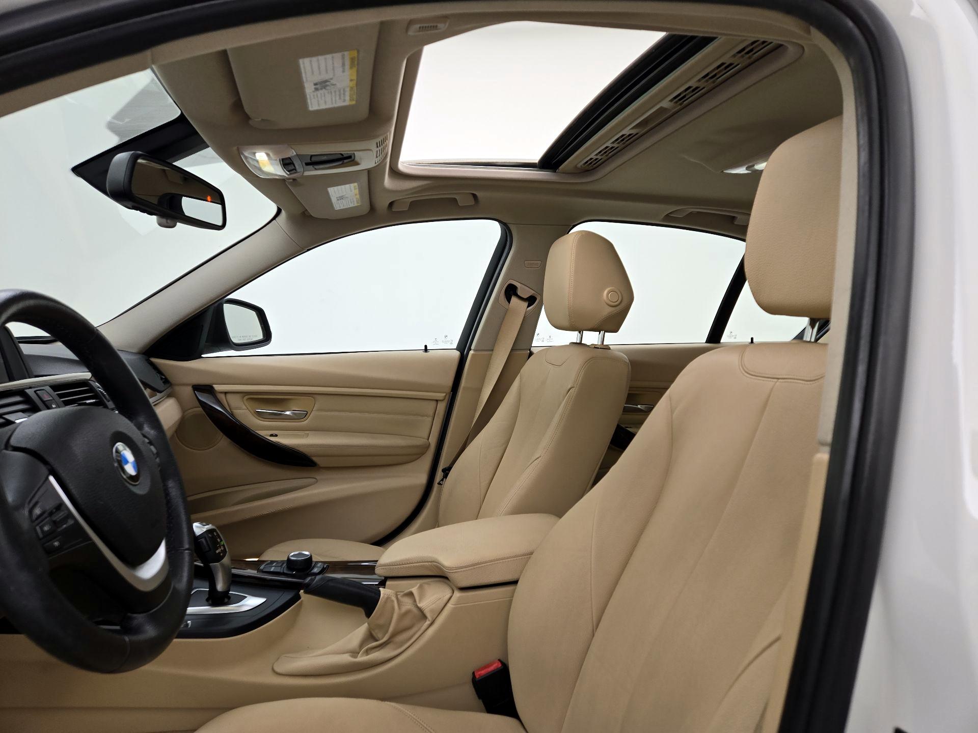 Thumbnail: 2015 BMW 3 Series - 18