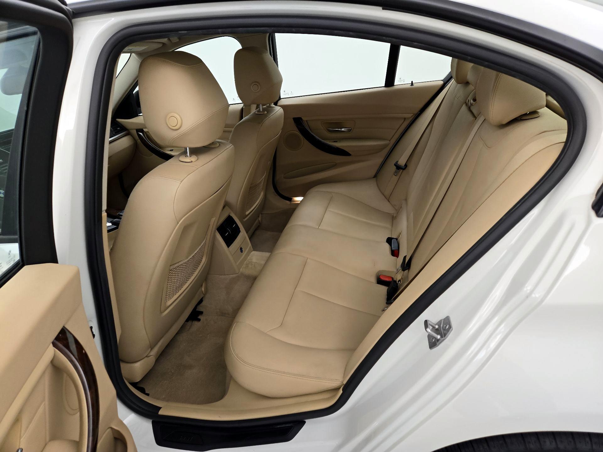 Thumbnail: 2015 BMW 3 Series - 19