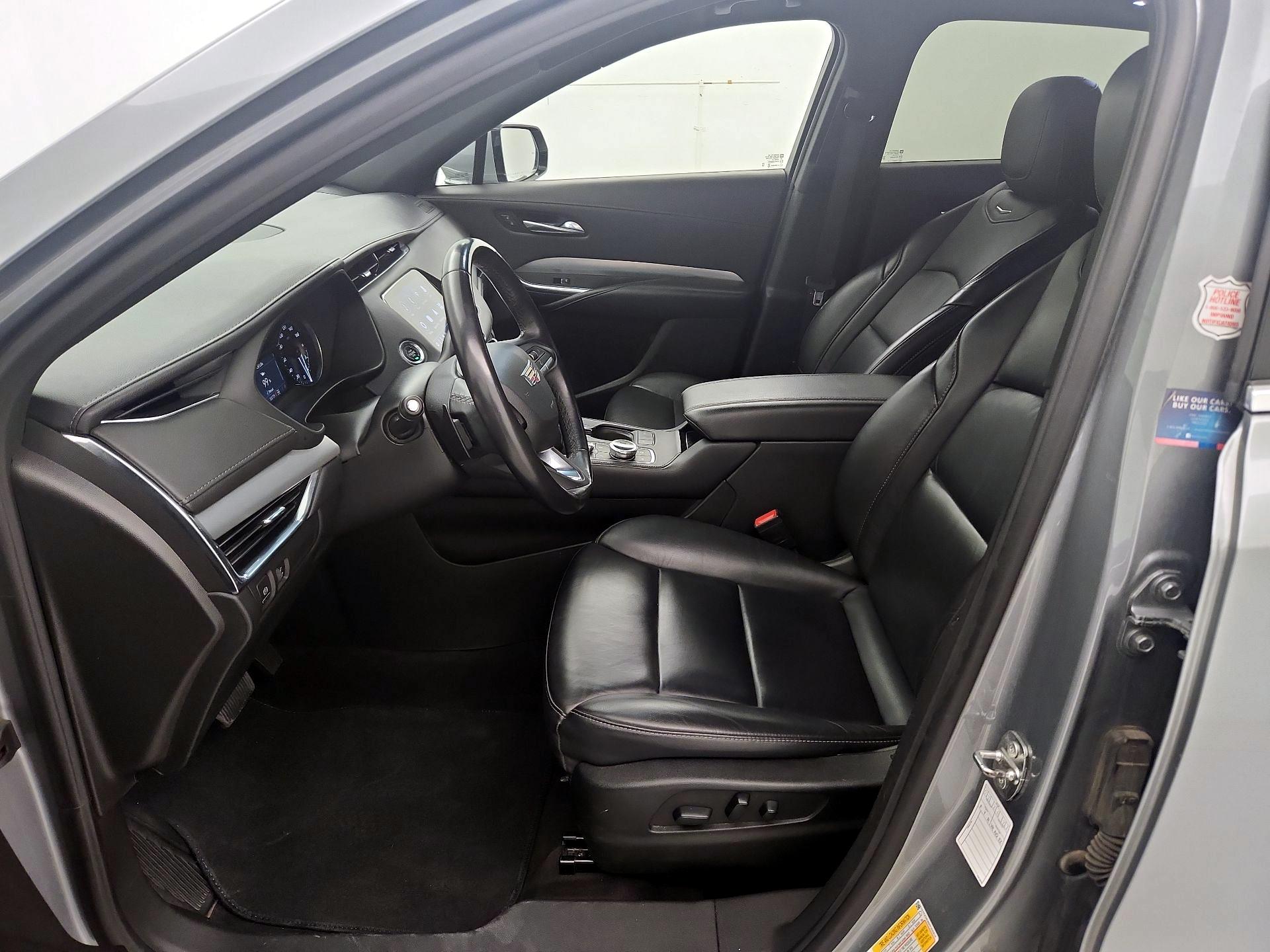 Thumbnail: 2023 Cadillac XT4 - 11