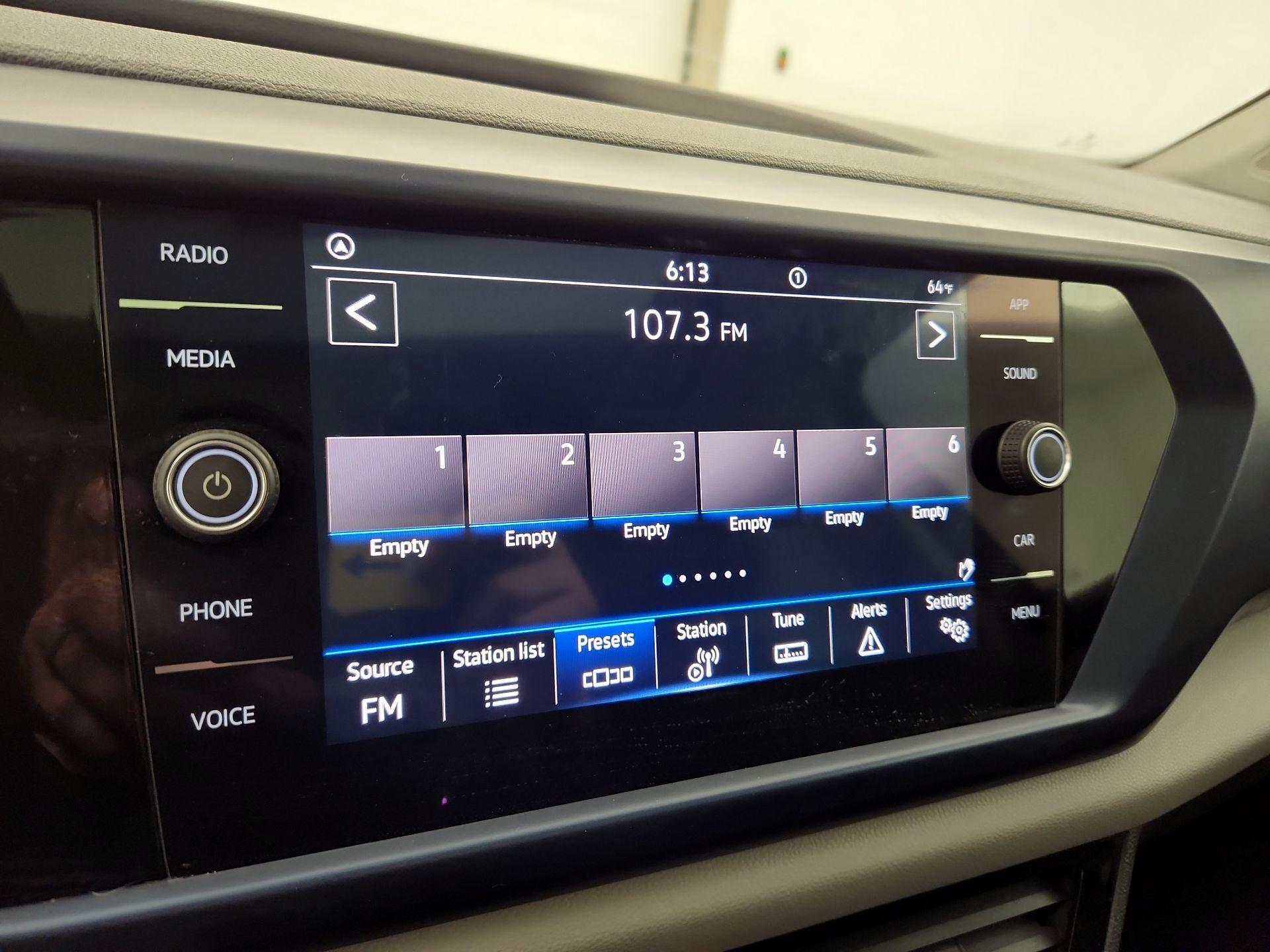 Thumbnail: 2022 Volkswagen Taos - 15