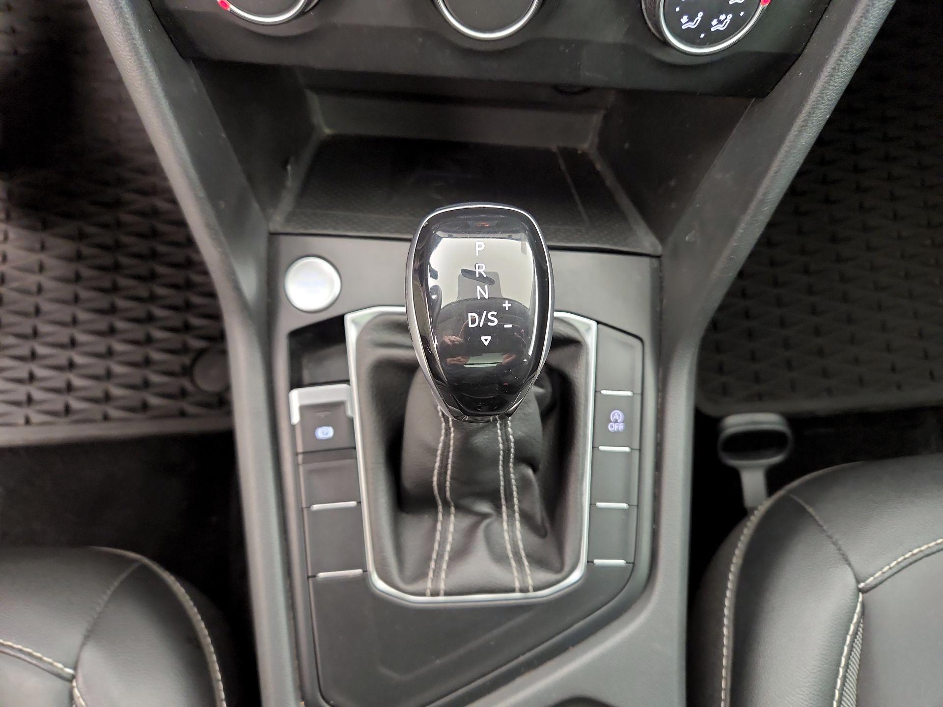 Thumbnail: 2022 Volkswagen Taos - 17