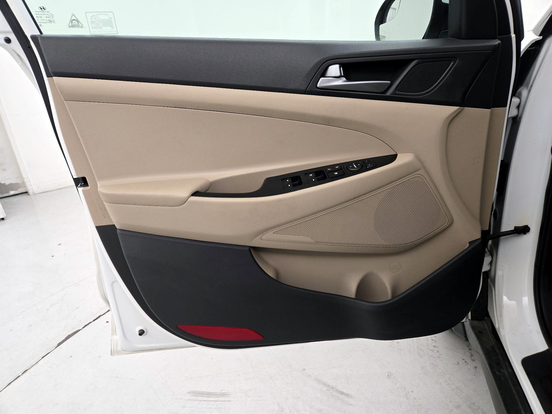 Thumbnail: 2016 Hyundai Tucson - 12