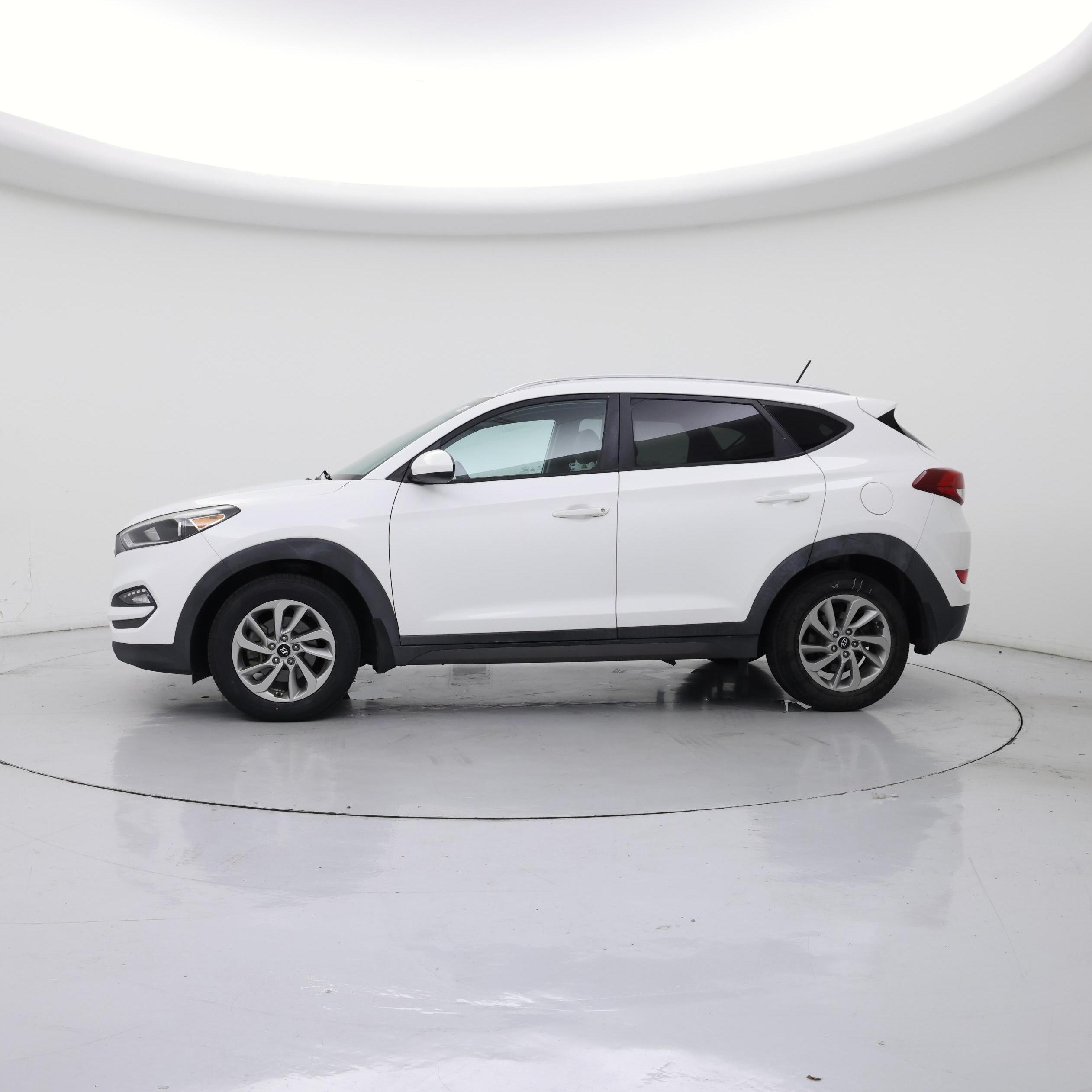Thumbnail: 2016 Hyundai Tucson - 3