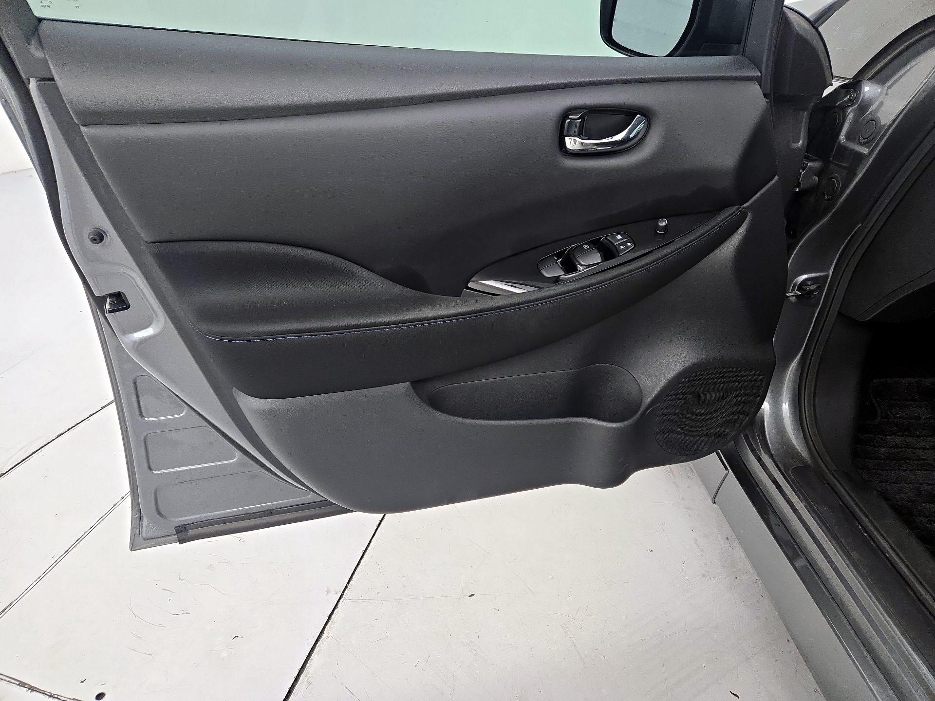 Thumbnail: 2020 Nissan Leaf - 12