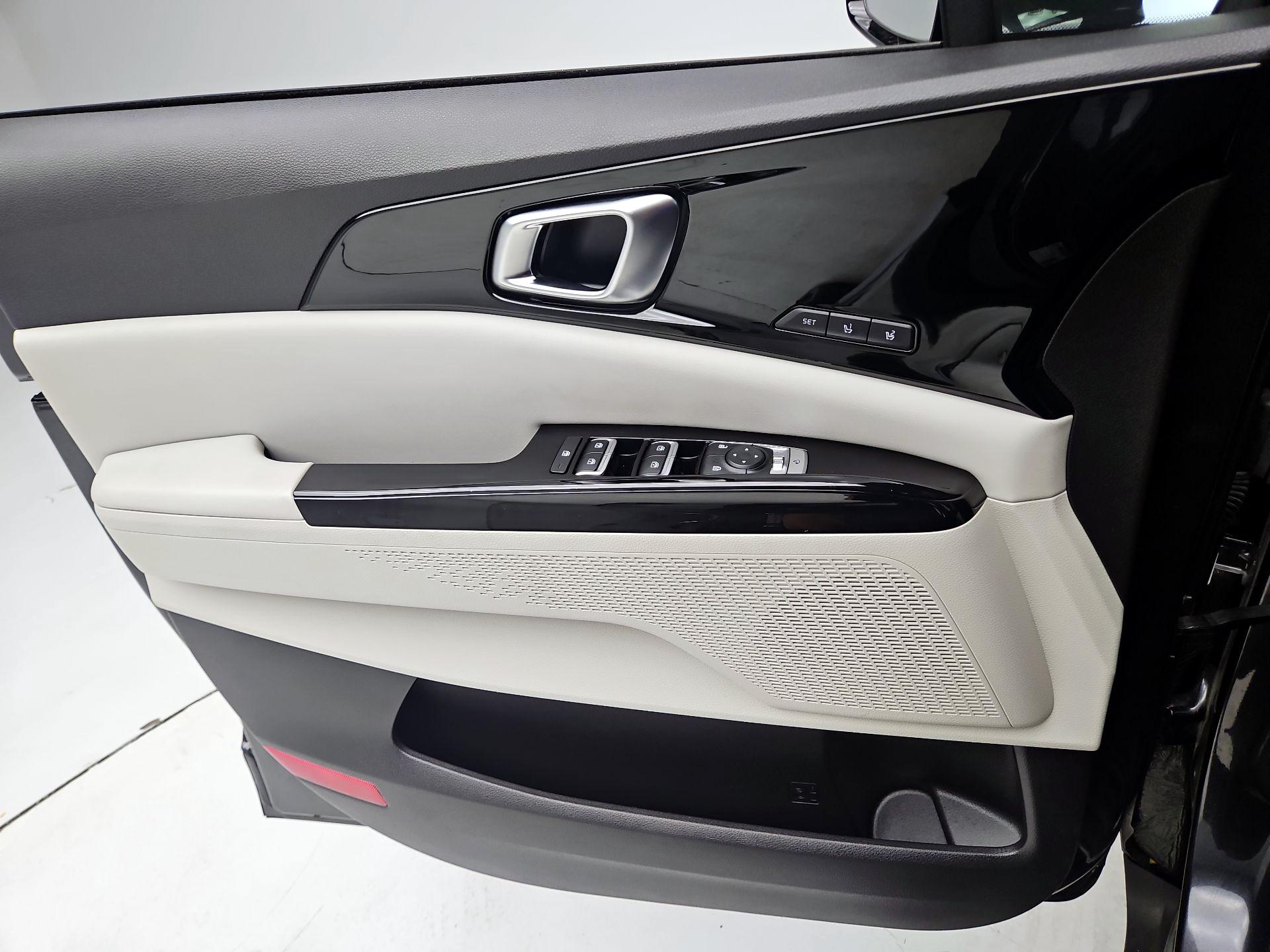 Thumbnail: 2022 Kia Carnival - 12