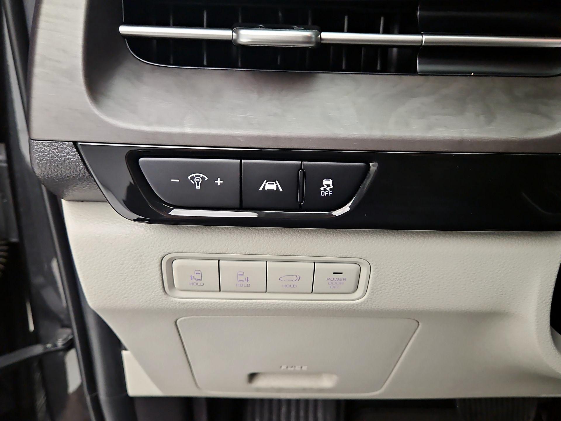 Thumbnail: 2022 Kia Carnival - 13